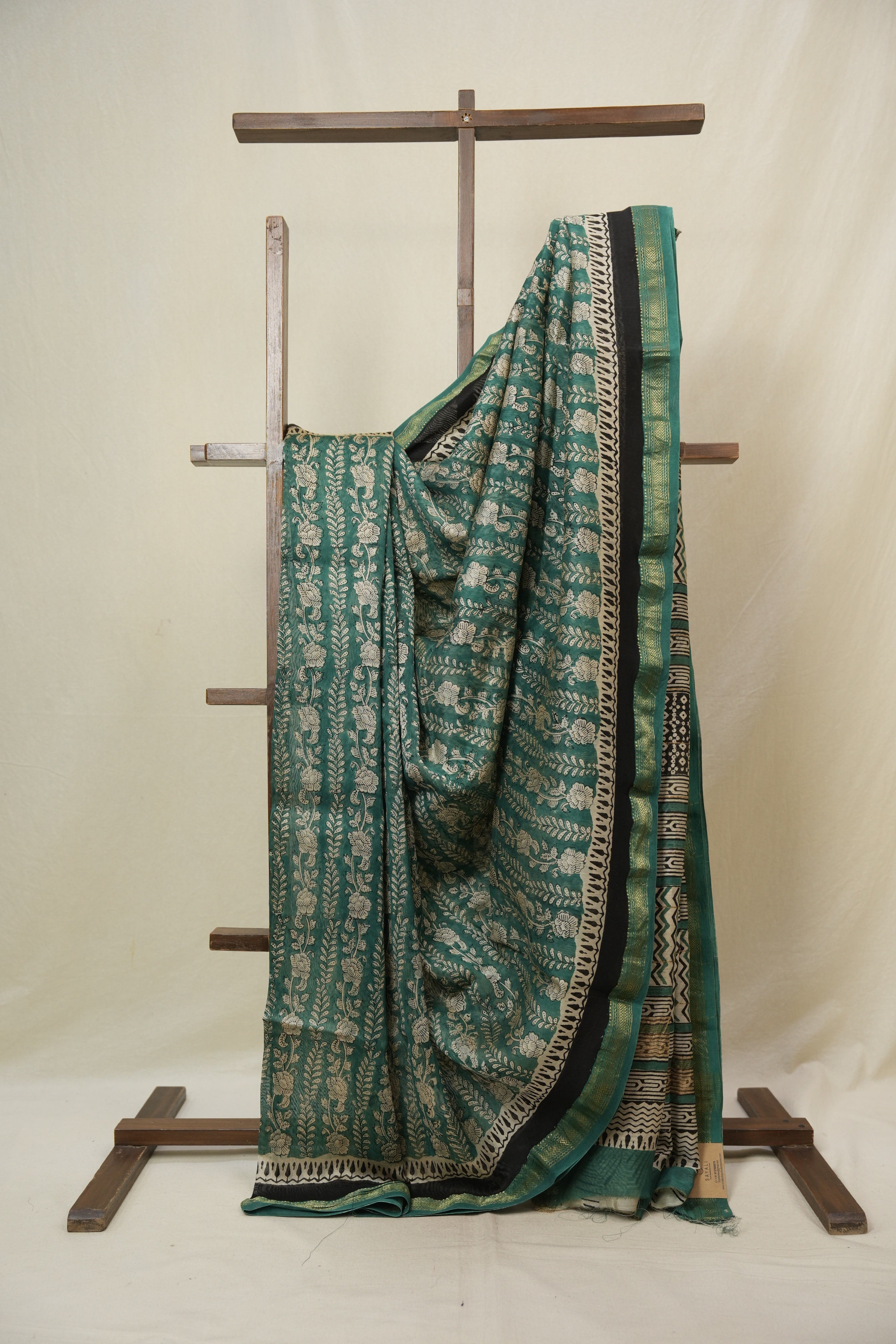 Green HBP Cotton Silk Saree With Maheshwari Border - SRGCSS1635