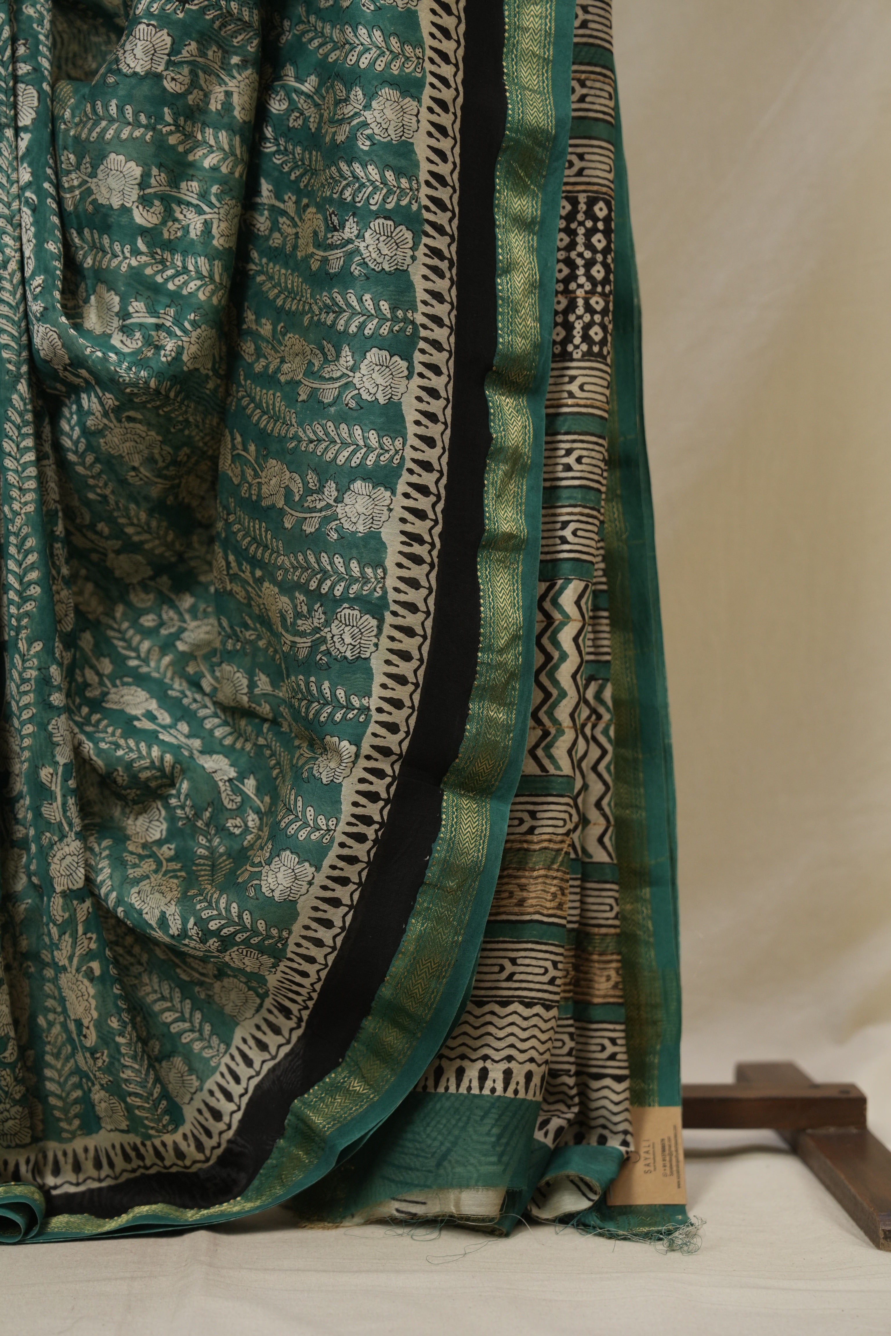 Green HBP Cotton Silk Saree With Maheshwari Border - SRGCSS1635