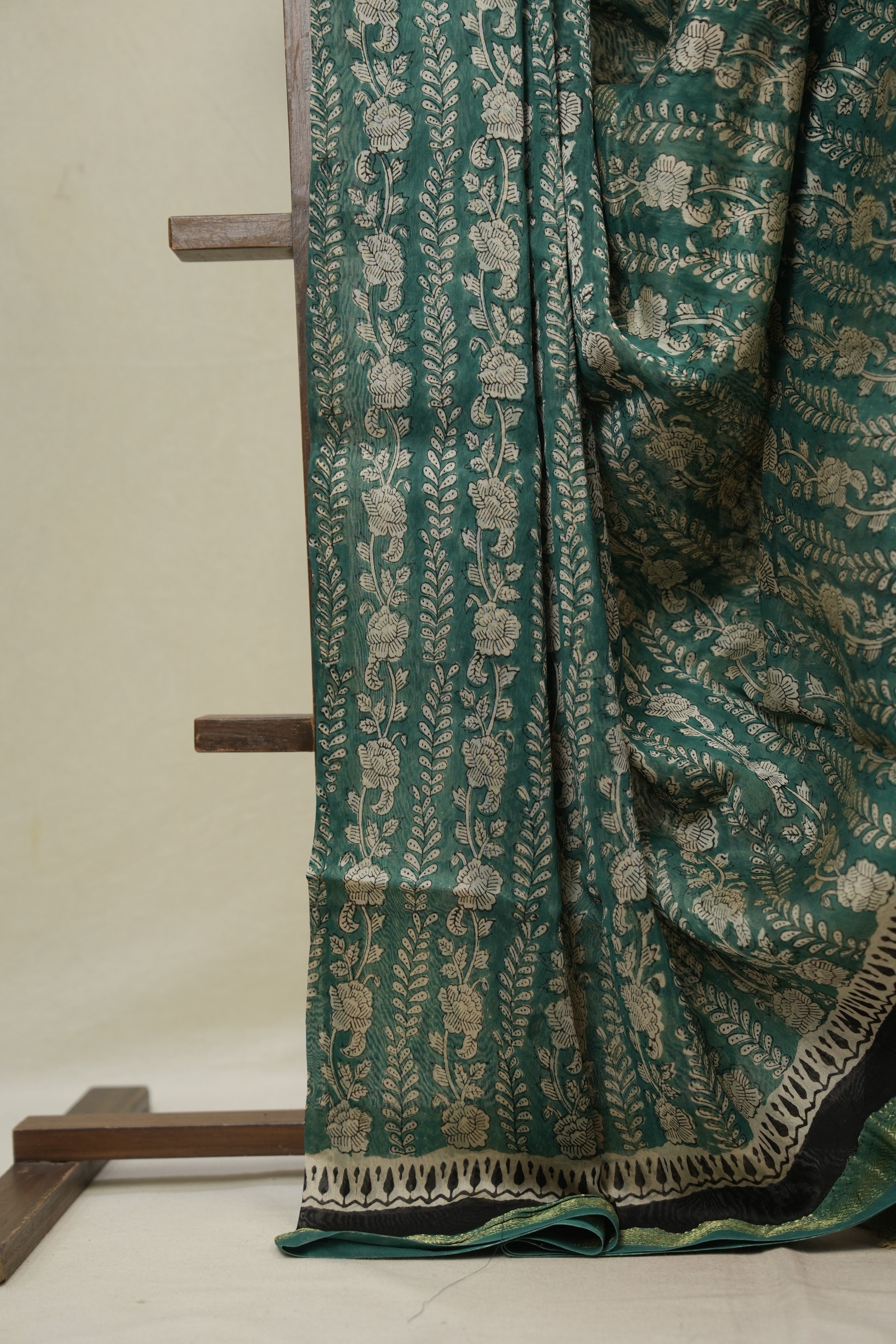 Green HBP Cotton Silk Saree With Maheshwari Border - SRGCSS1635