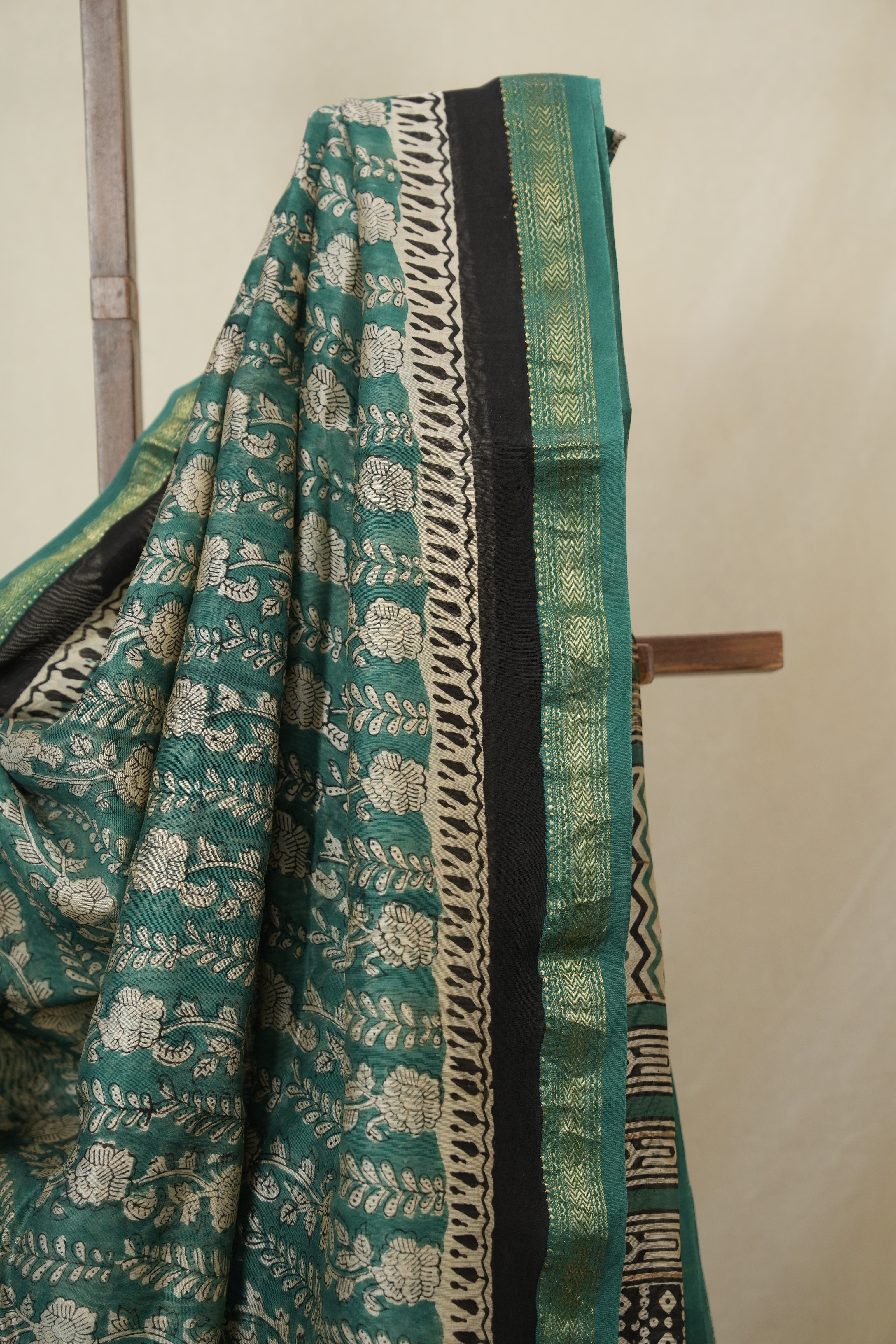 Green HBP Cotton Silk Saree With Maheshwari Border - SRGCSS1635