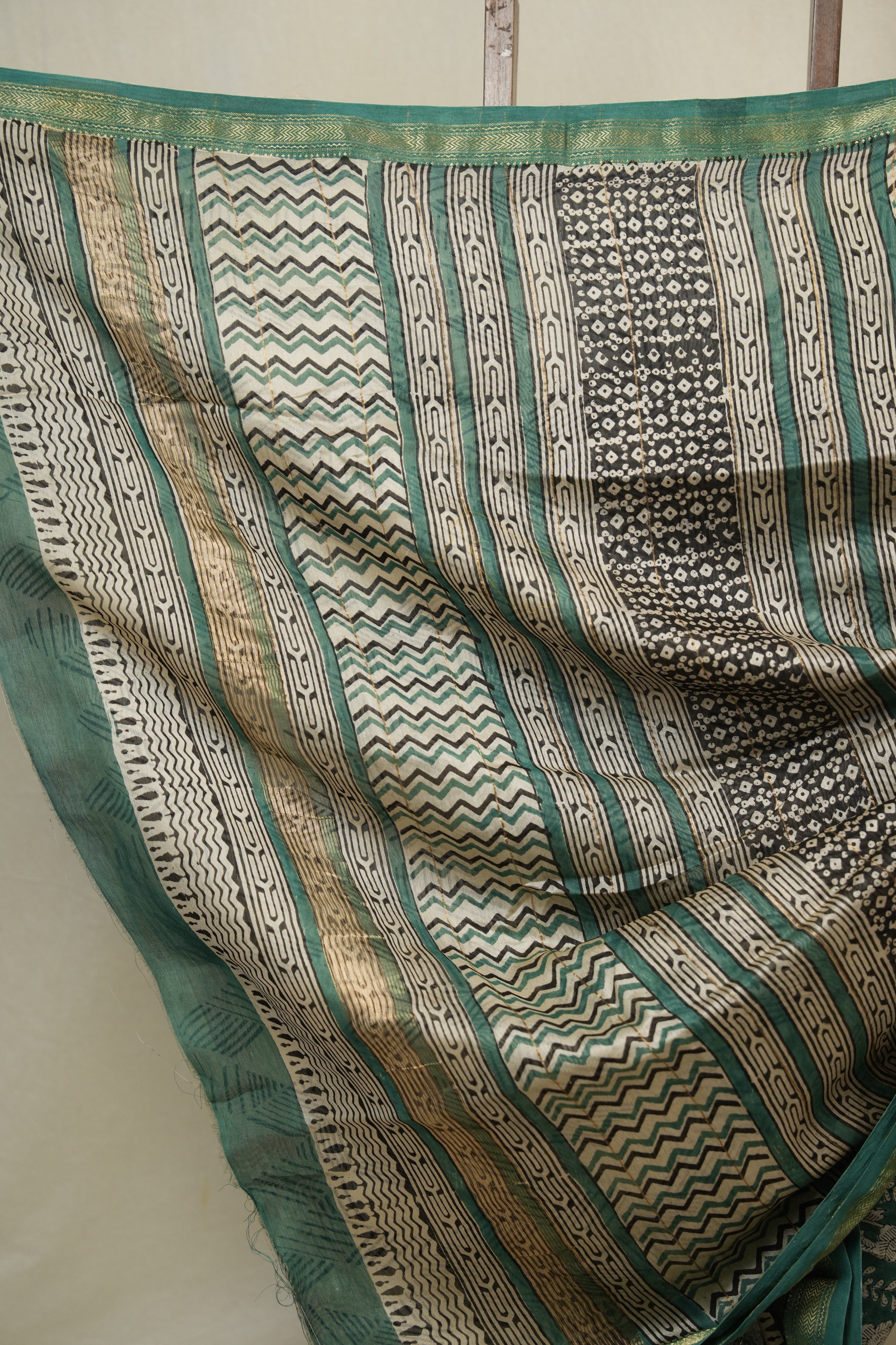 Green HBP Cotton Silk Saree With Maheshwari Border - SRGCSS1635