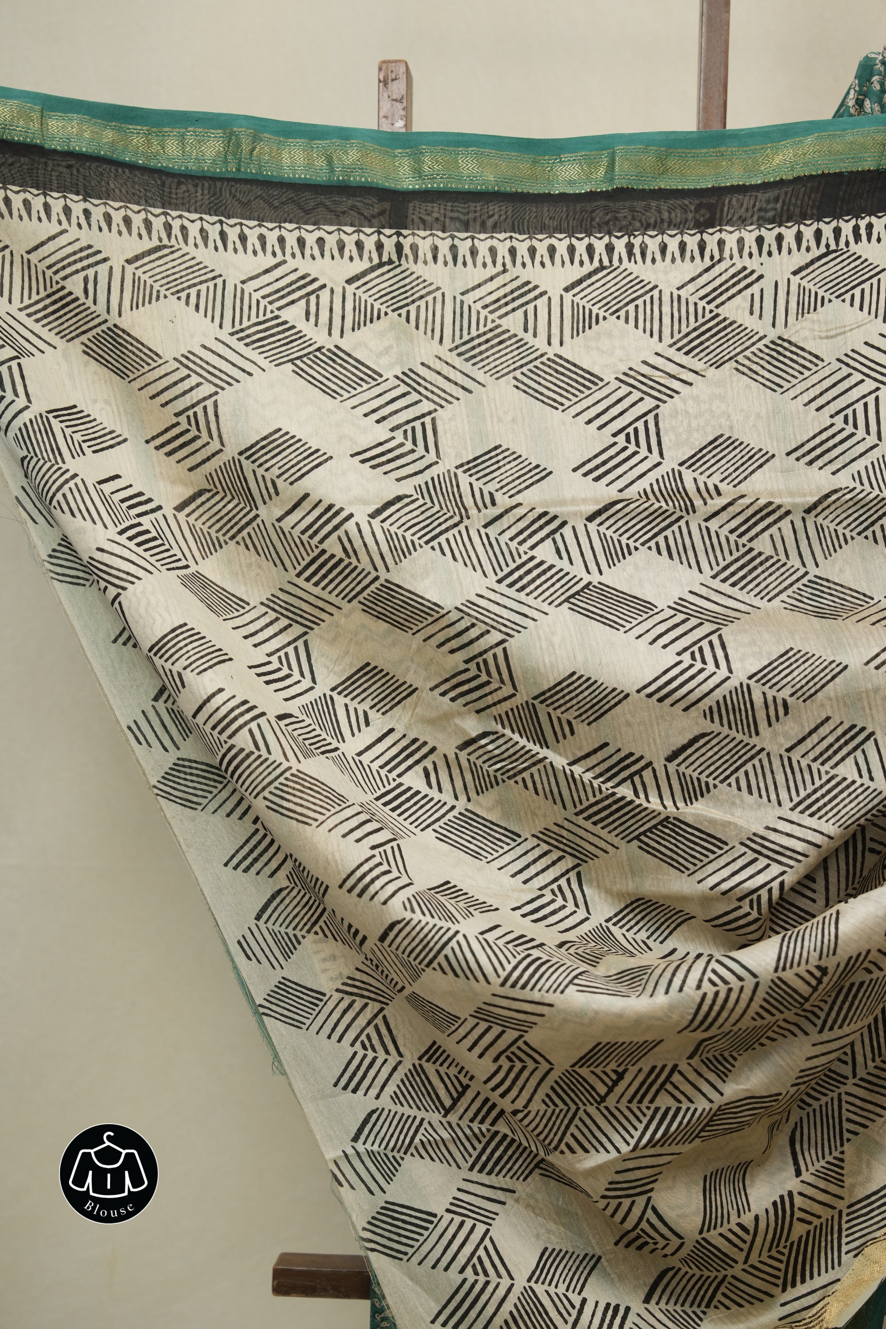 Green HBP Cotton Silk Saree With Maheshwari Border - SRGCSS1635