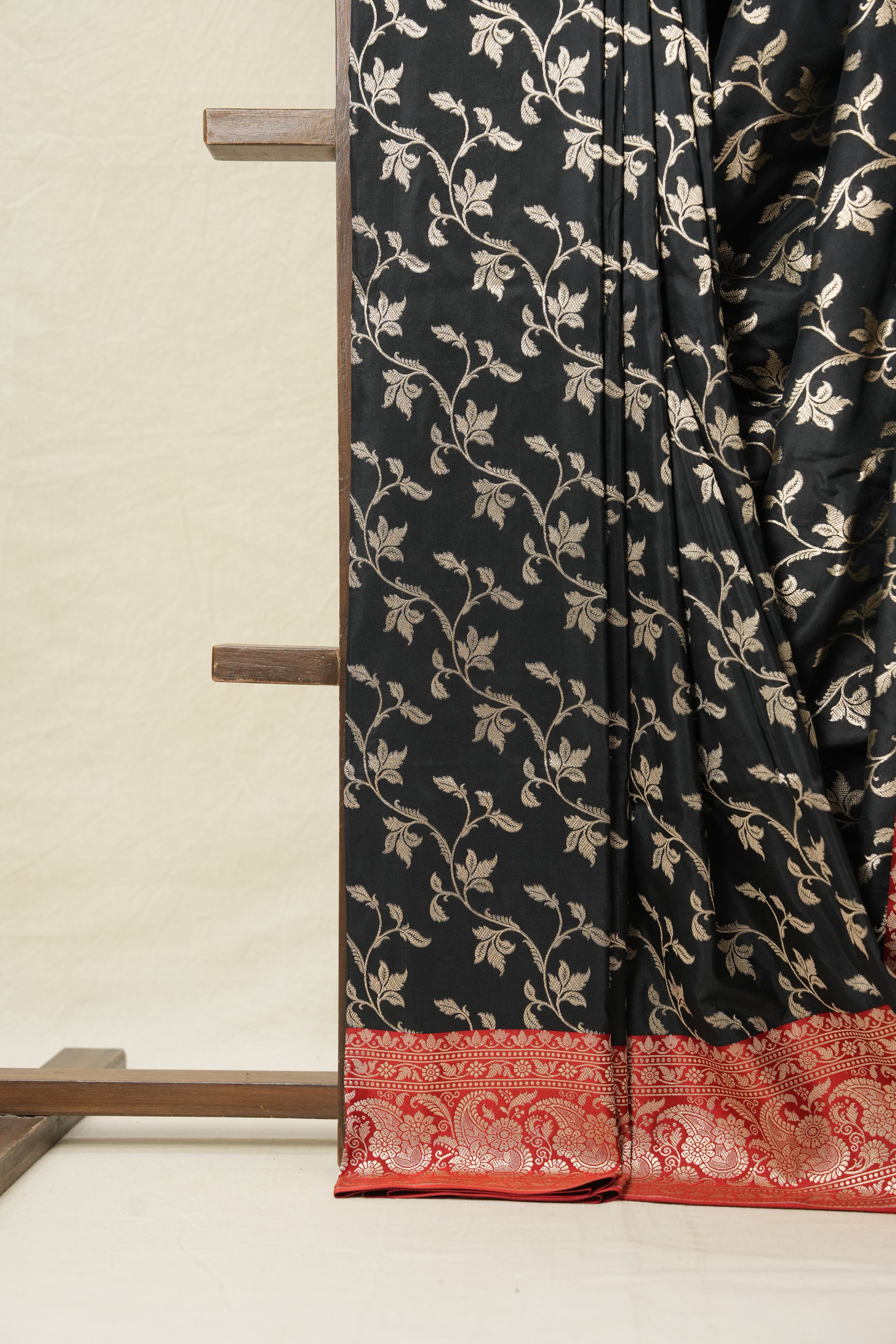 Black Banarasi Silk Saree-SRBBSS05EX