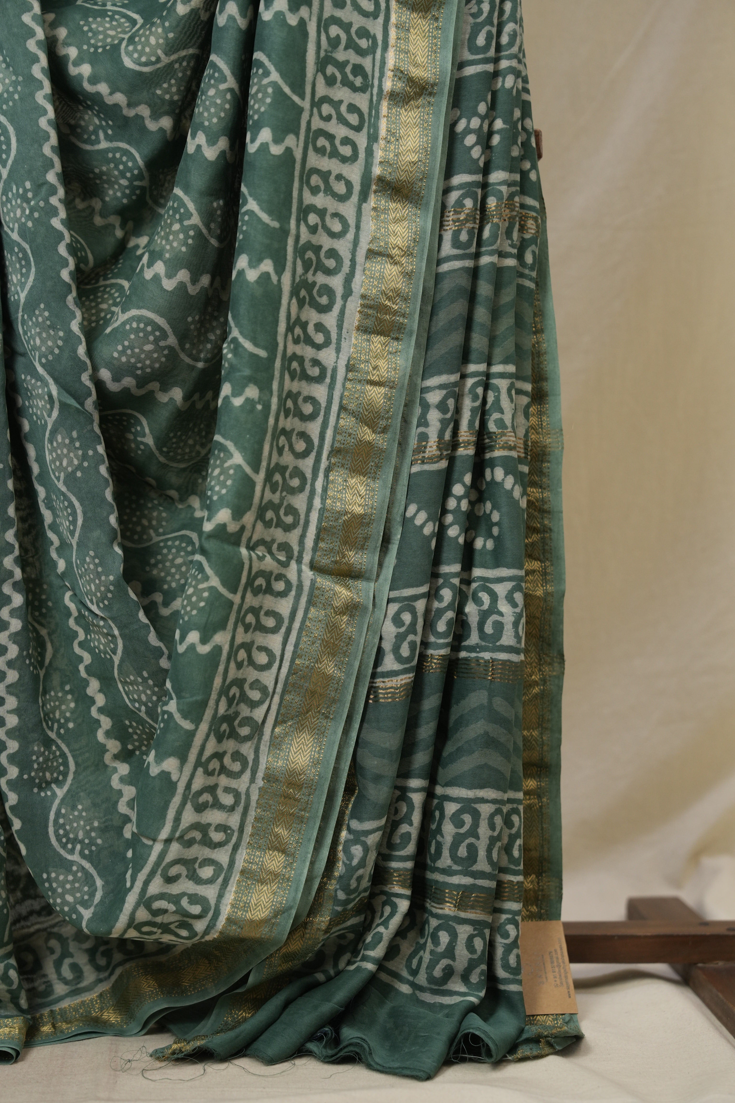 Green HBP Cotton Silk Saree With Maheshwari Border - SRGCSS1645