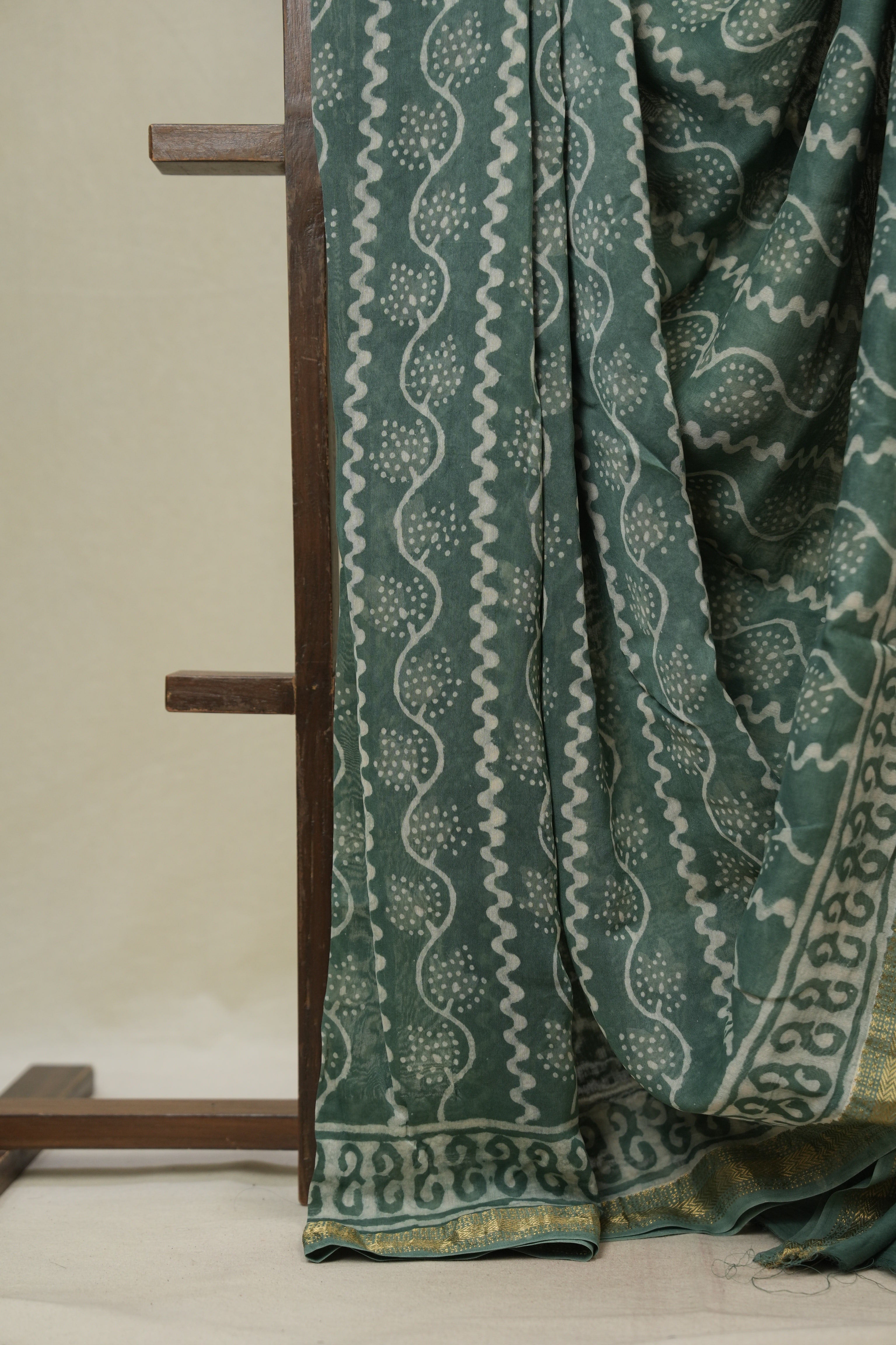 Green HBP Cotton Silk Saree With Maheshwari Border - SRGCSS1645