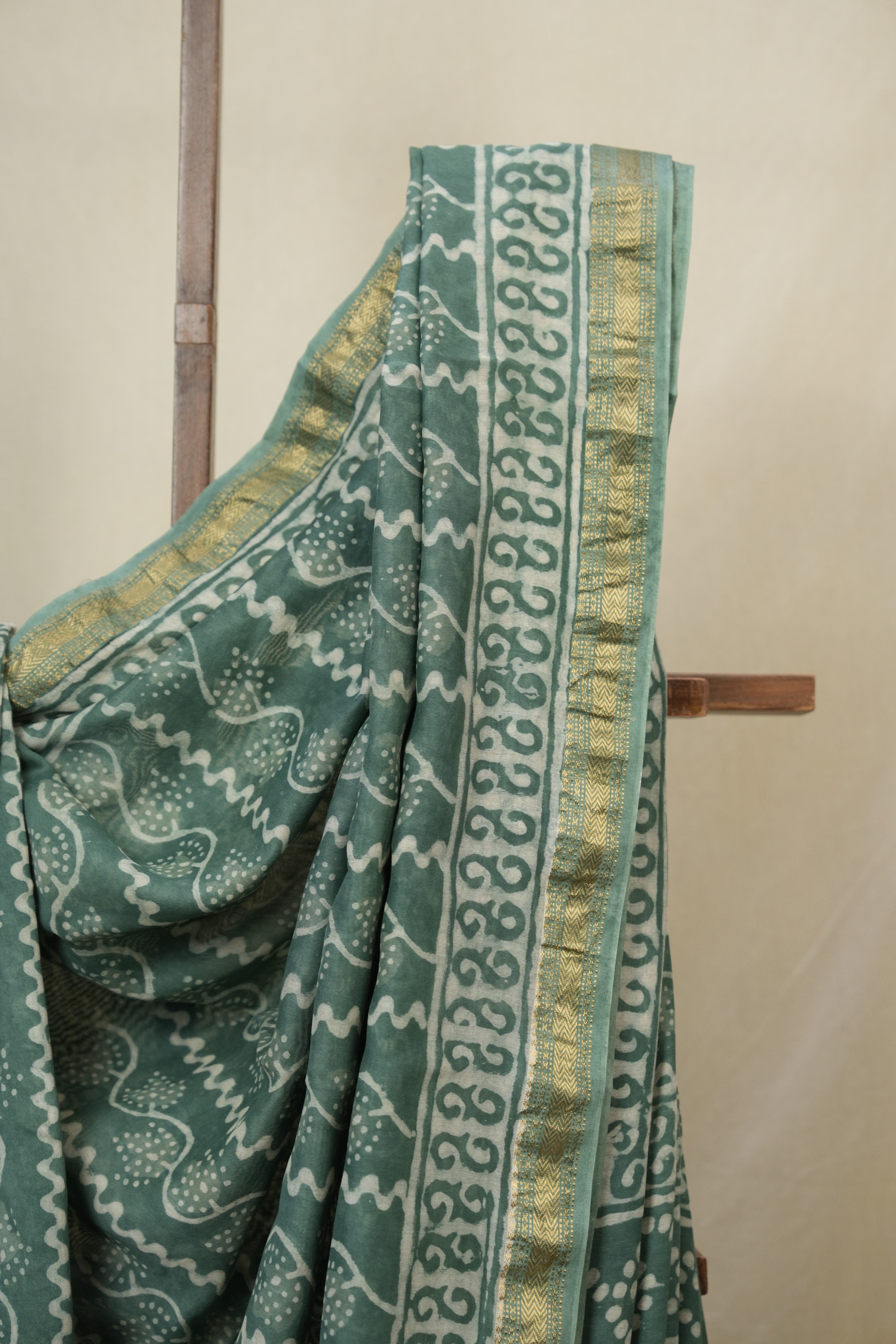 Green HBP Cotton Silk Saree With Maheshwari Border - SRGCSS1645