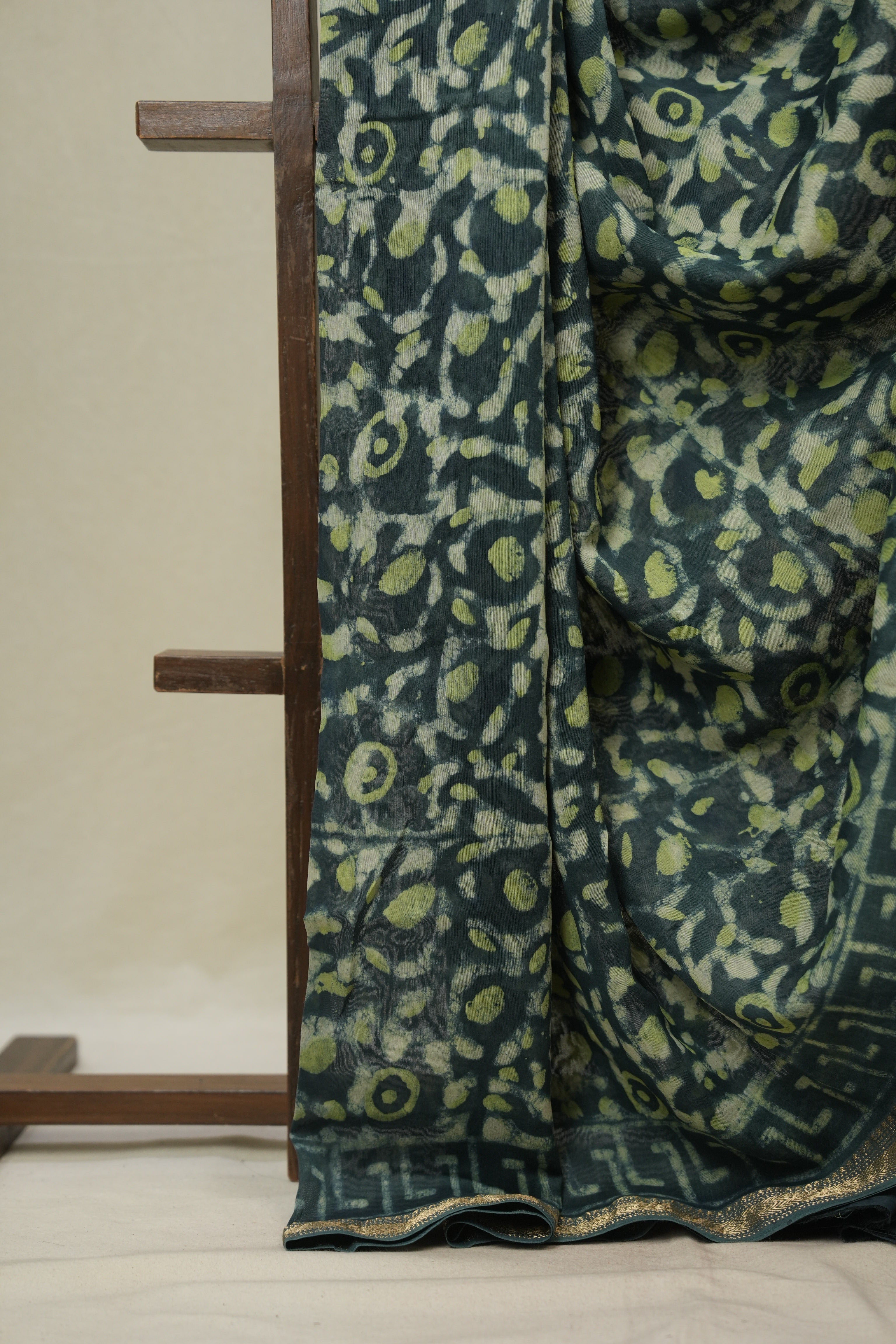 Green HBP Cotton Silk Saree With Maheshwari Border - SRGCSS1644