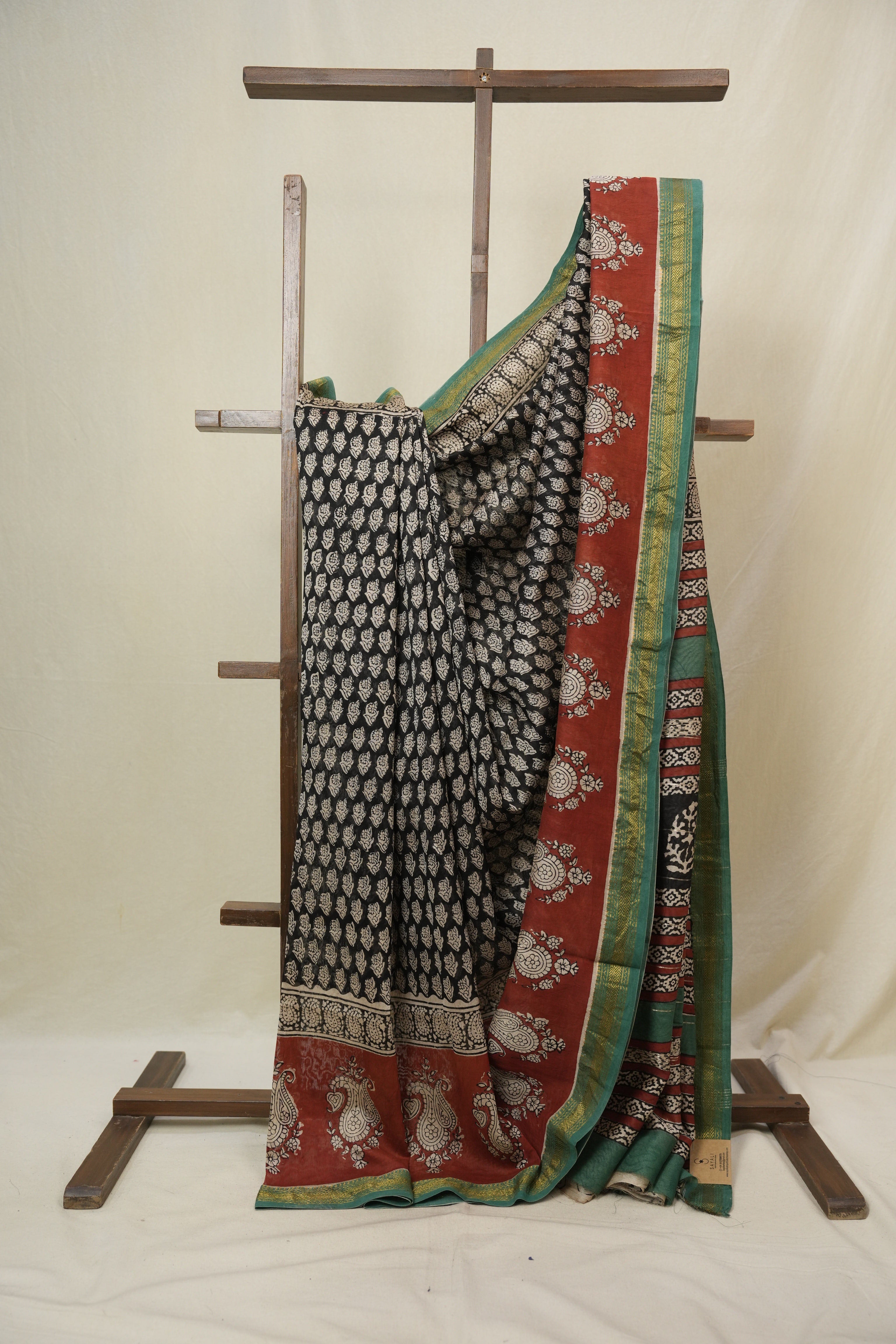 Black HBP Cotton Silk Saree With Maheshwari Border - SRBCSS1642