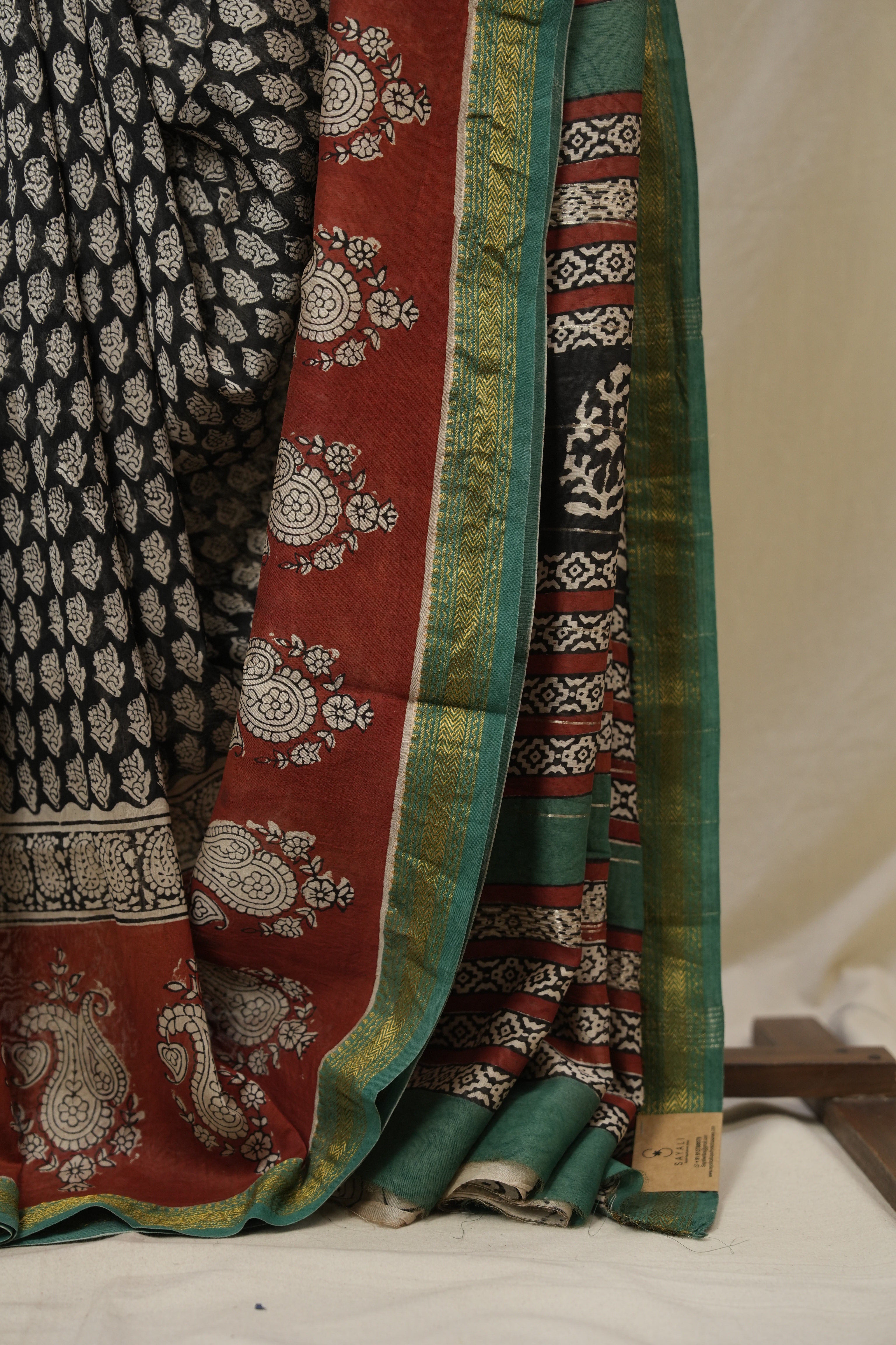 Black HBP Cotton Silk Saree With Maheshwari Border - SRBCSS1642