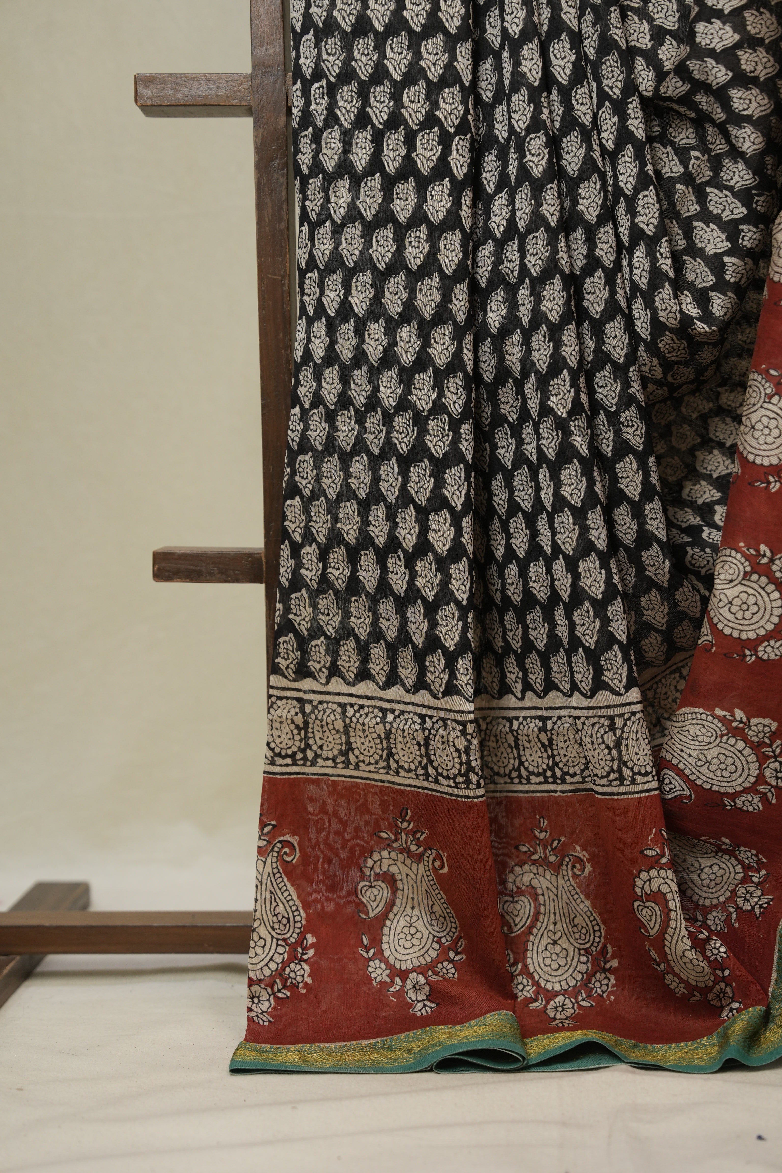 Black HBP Cotton Silk Saree With Maheshwari Border - SRBCSS1642