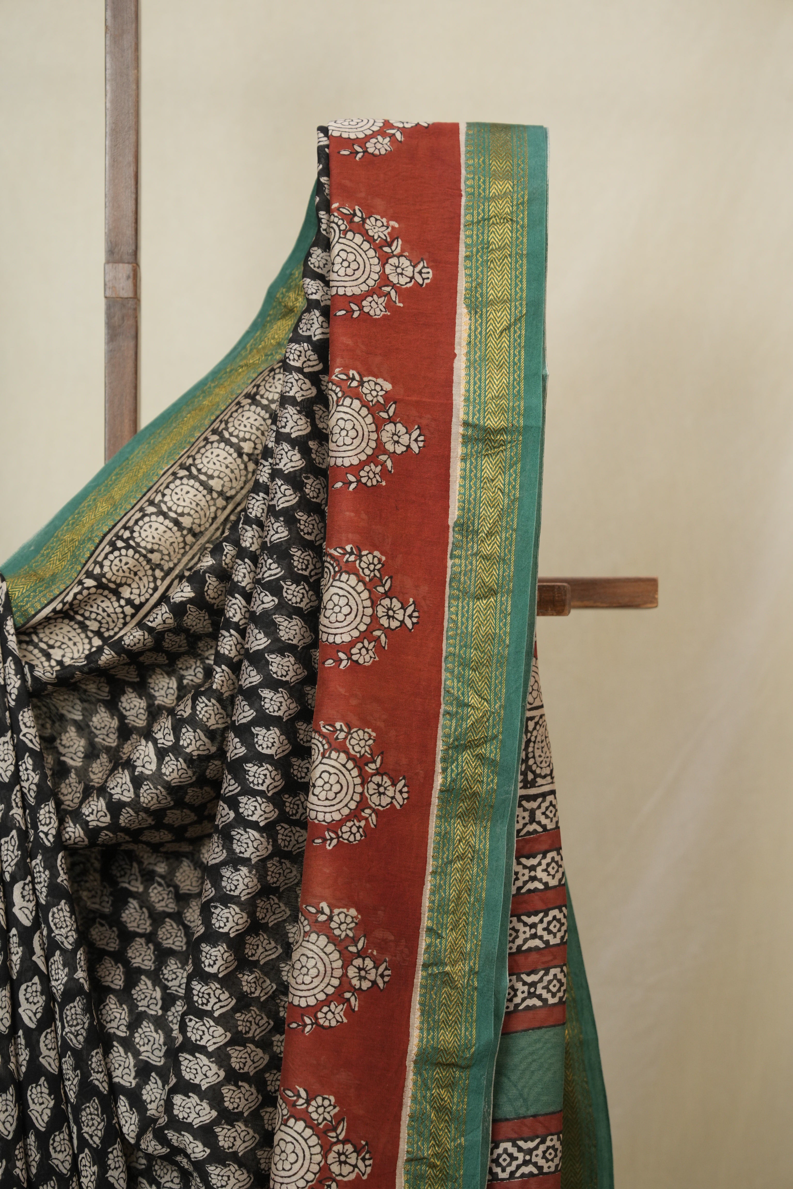 Black HBP Cotton Silk Saree With Maheshwari Border - SRBCSS1642