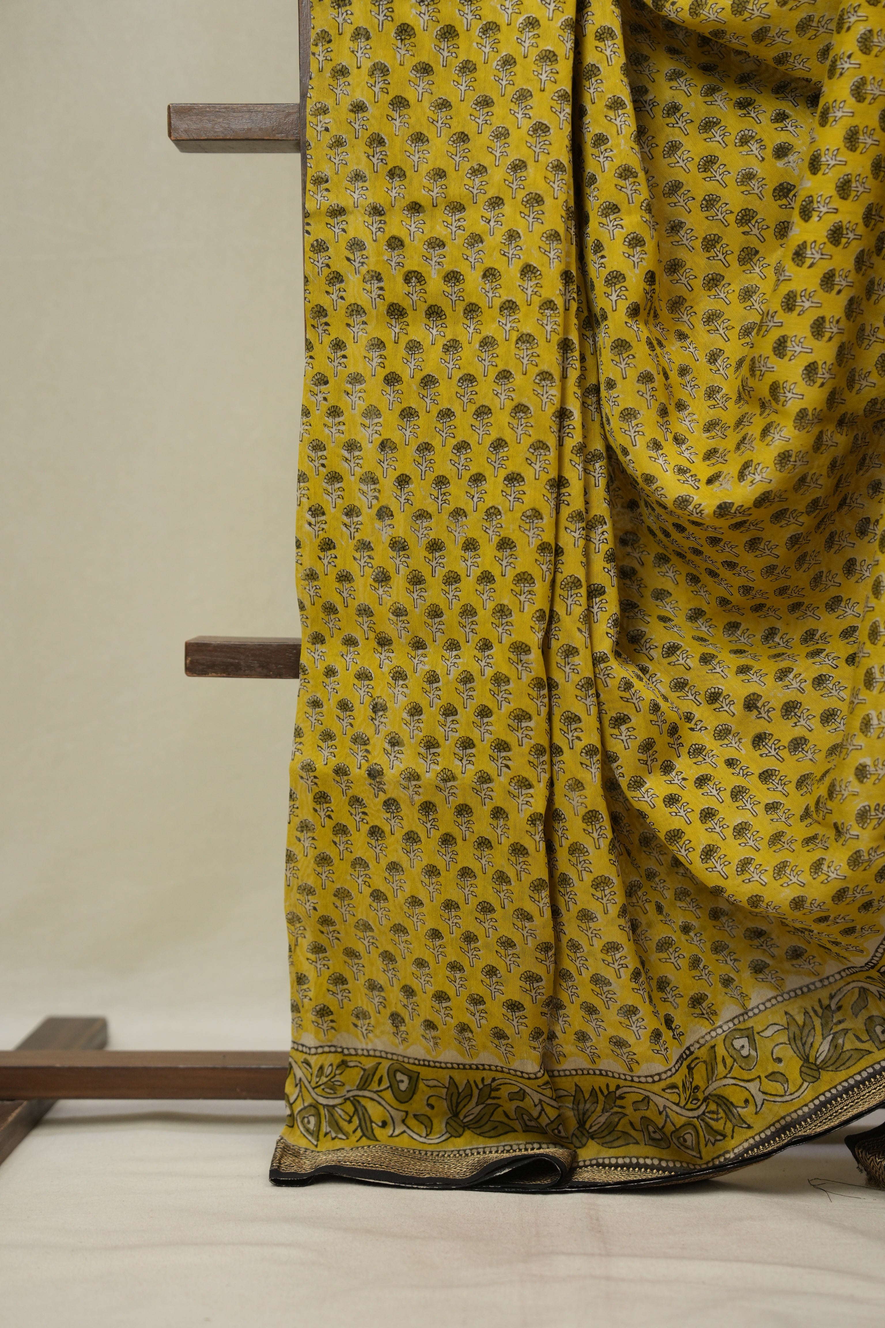 Yellow HBP Cotton Silk Saree With Maheshwari Border - SRYCSS1640