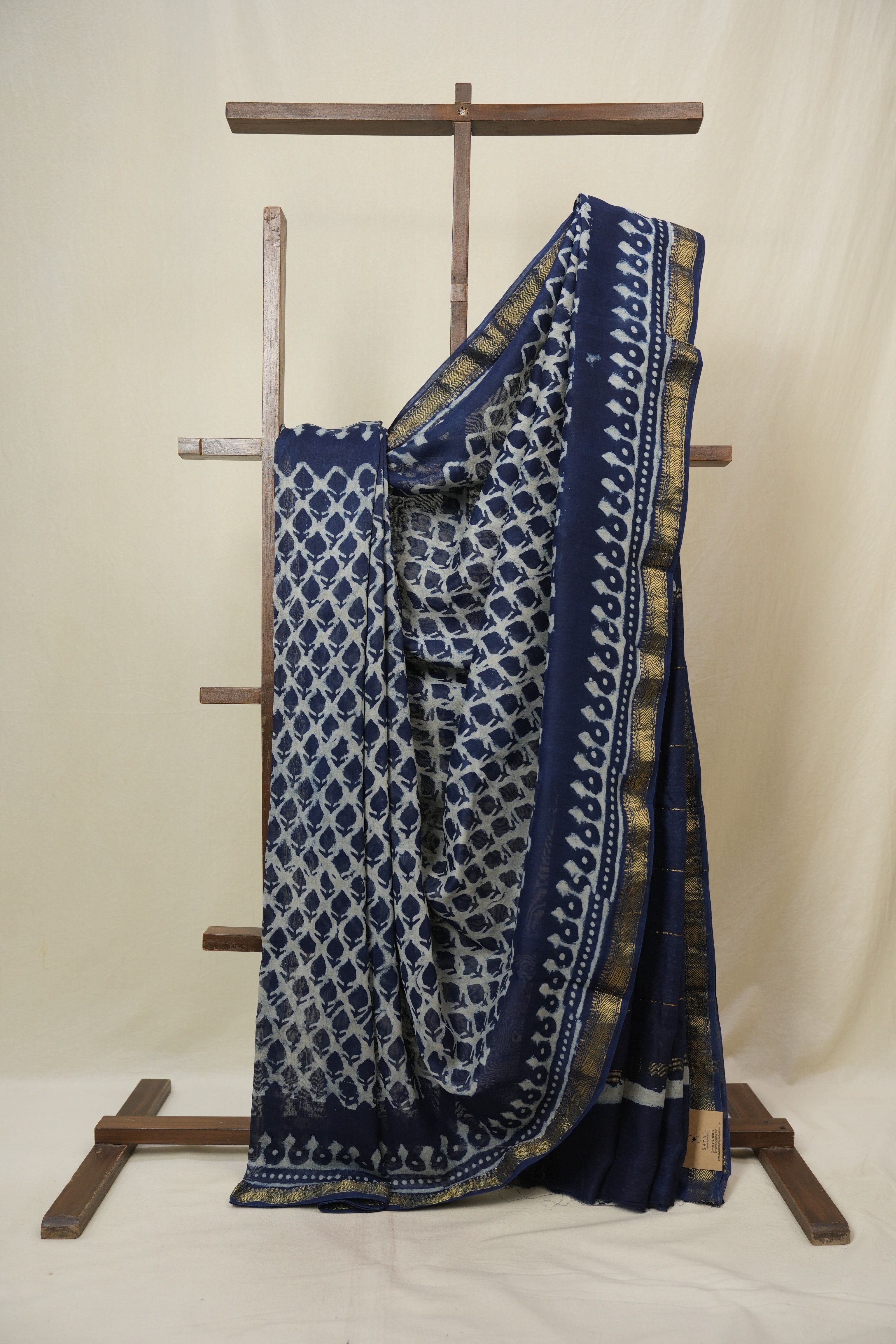 White HBP Cotton Silk Saree With Maheshwari Border - SRWCSS1641