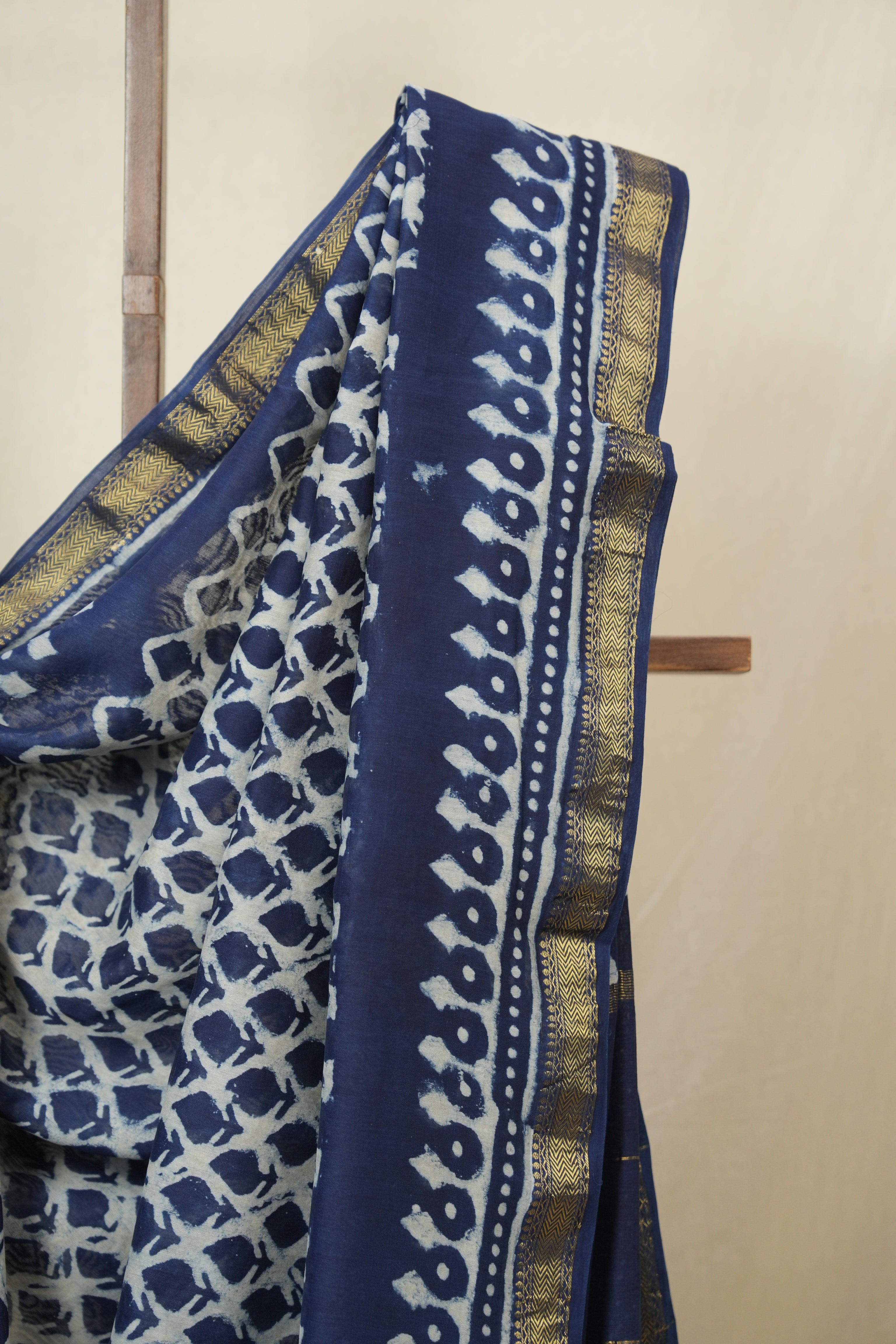 White HBP Cotton Silk Saree With Maheshwari Border - SRWCSS1641