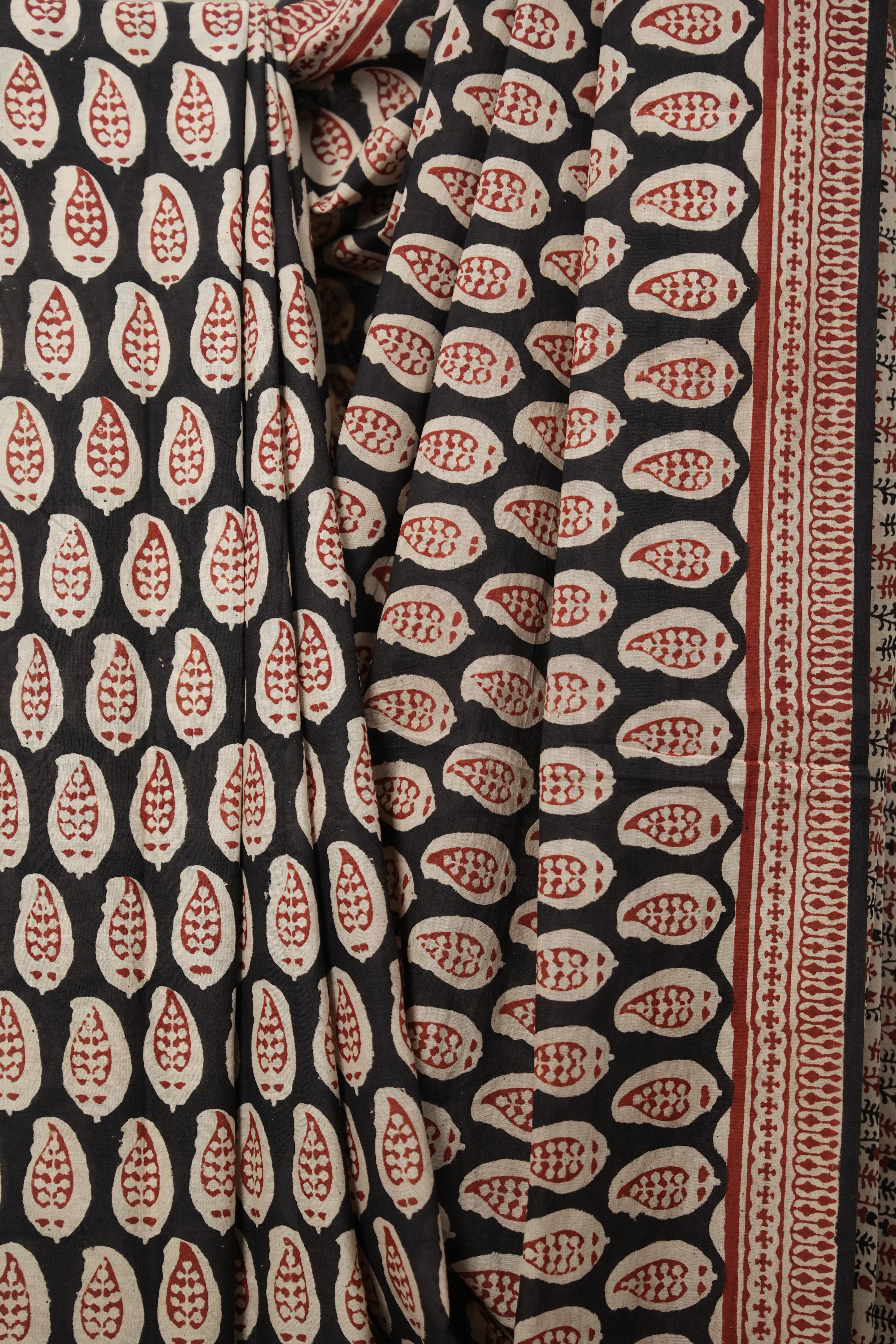 Red Black HBP Cotton Saree - SRRBCS2810