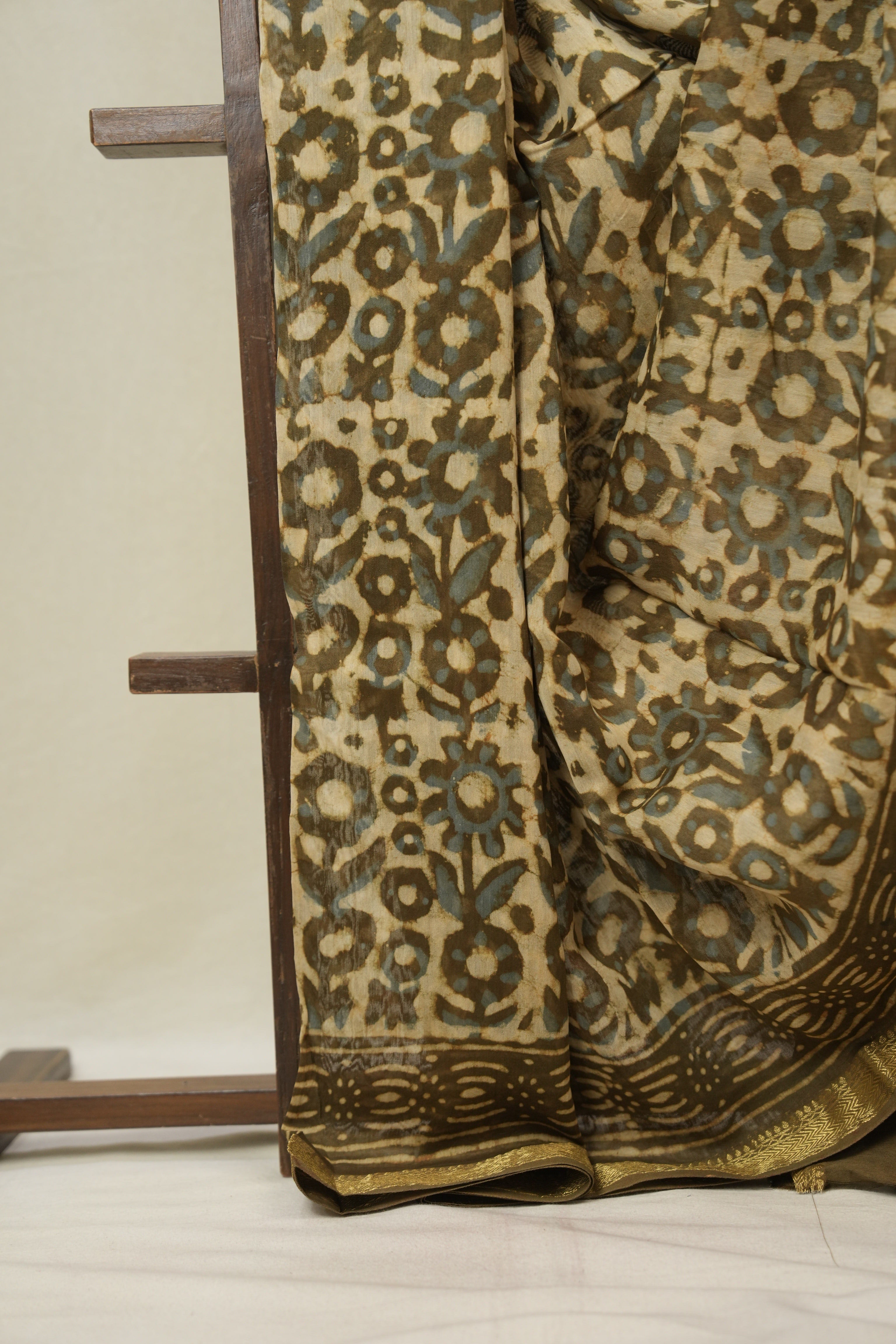 Cream HBP Cotton Silk Saree With Maheshwari Border - SRCCSS1638