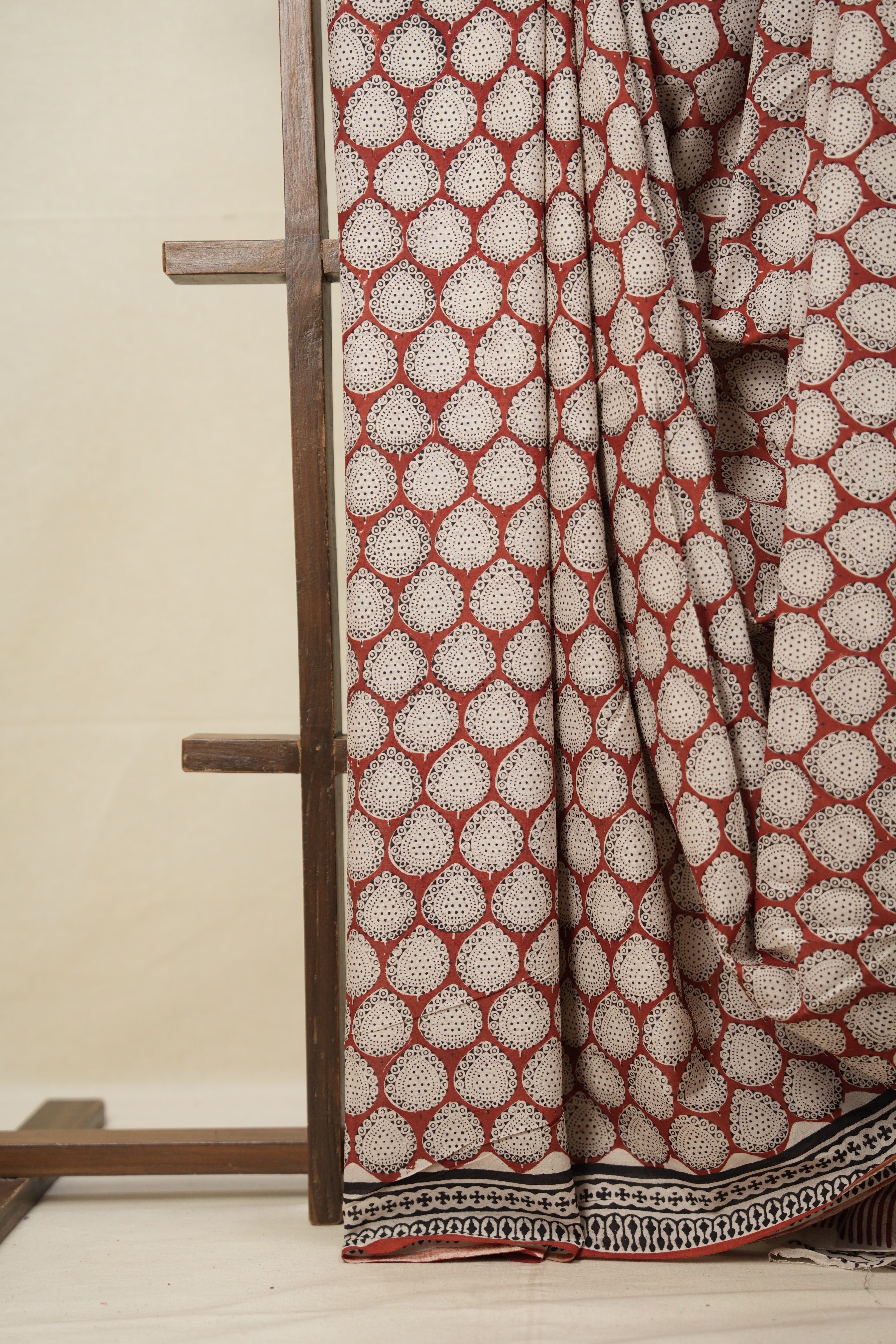 Red Black HBP Cotton Saree - SRRBCS2800