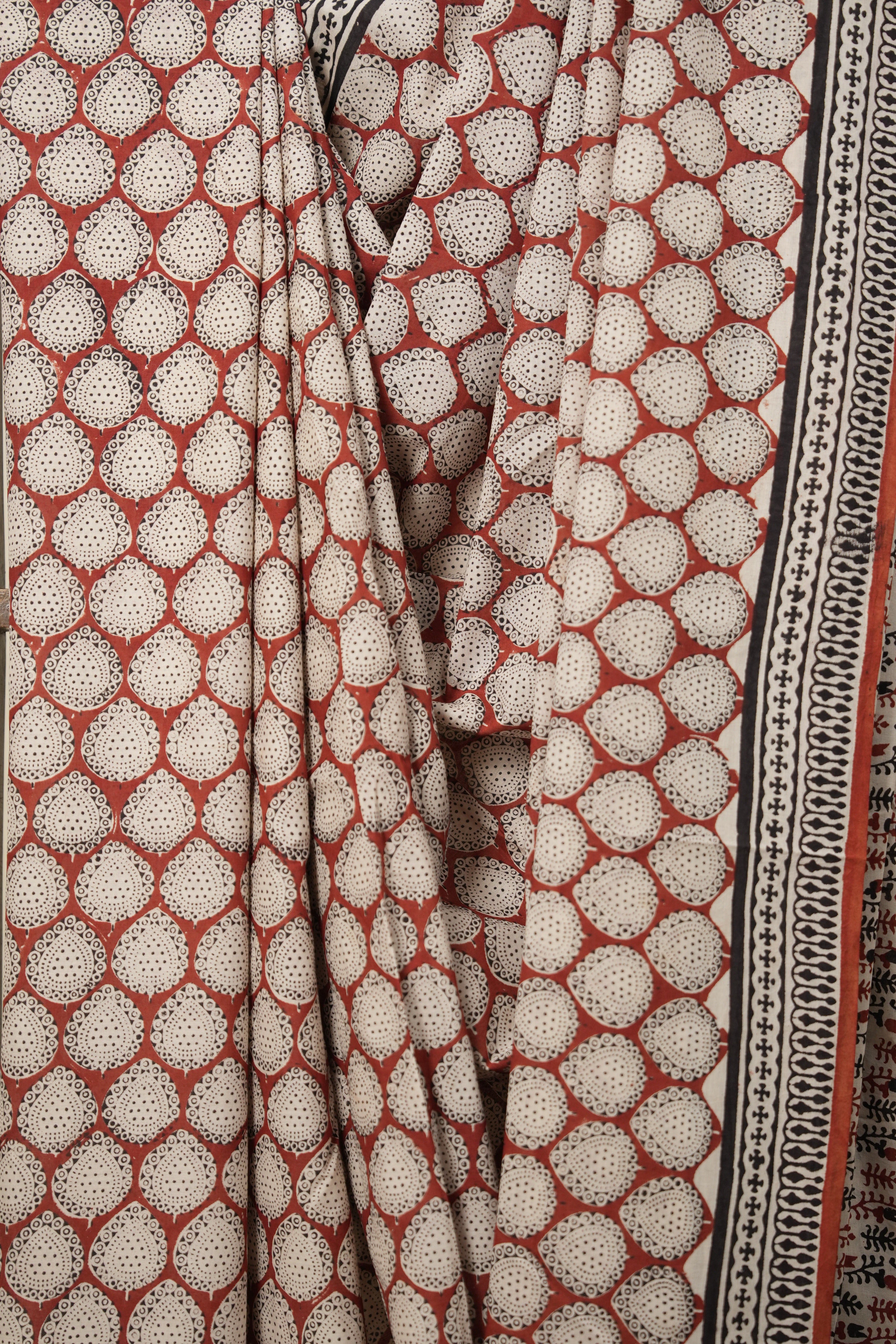 Red Black HBP Cotton Saree - SRRBCS2800