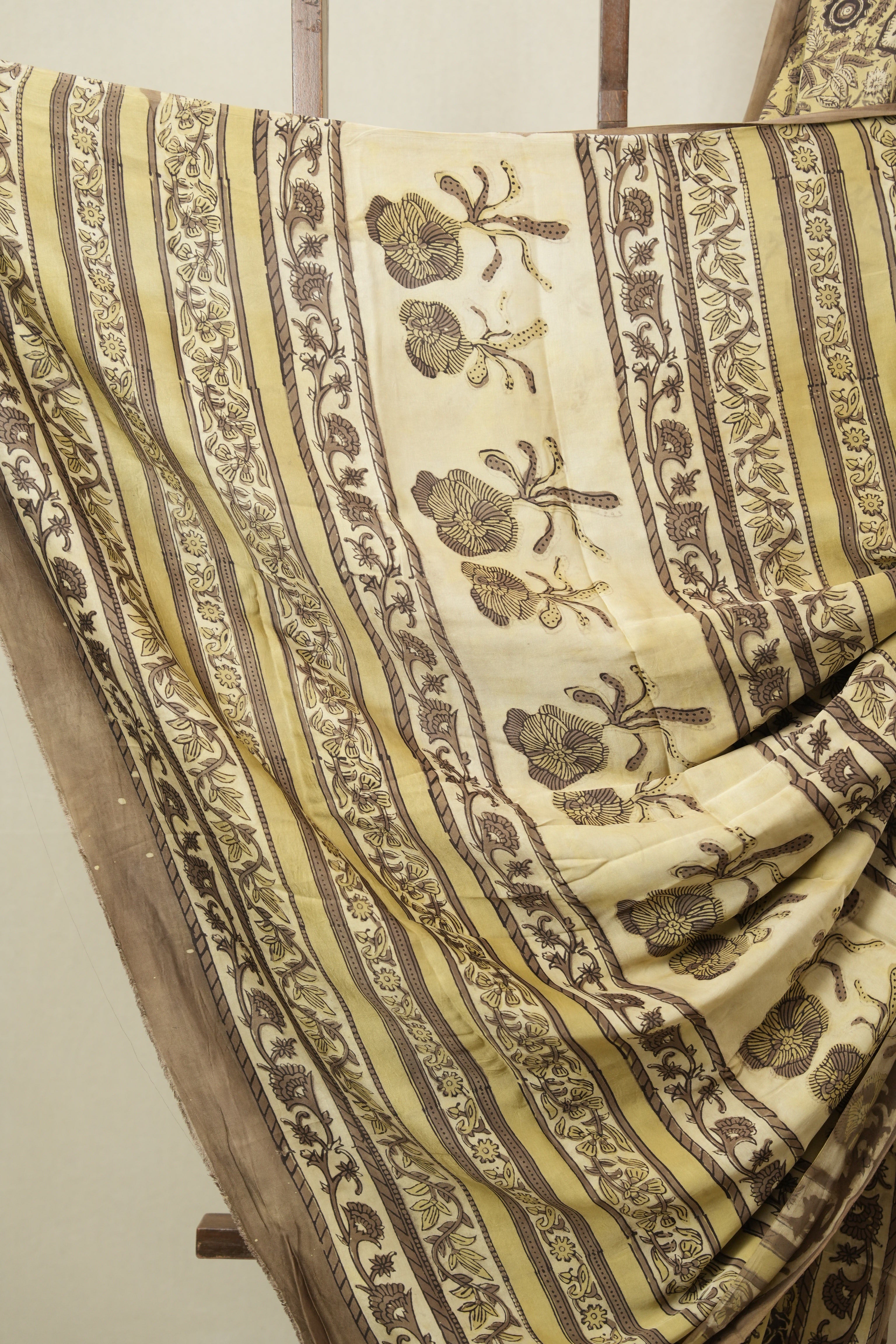 Green HBP Modal Silk Saree - SRGMSS653