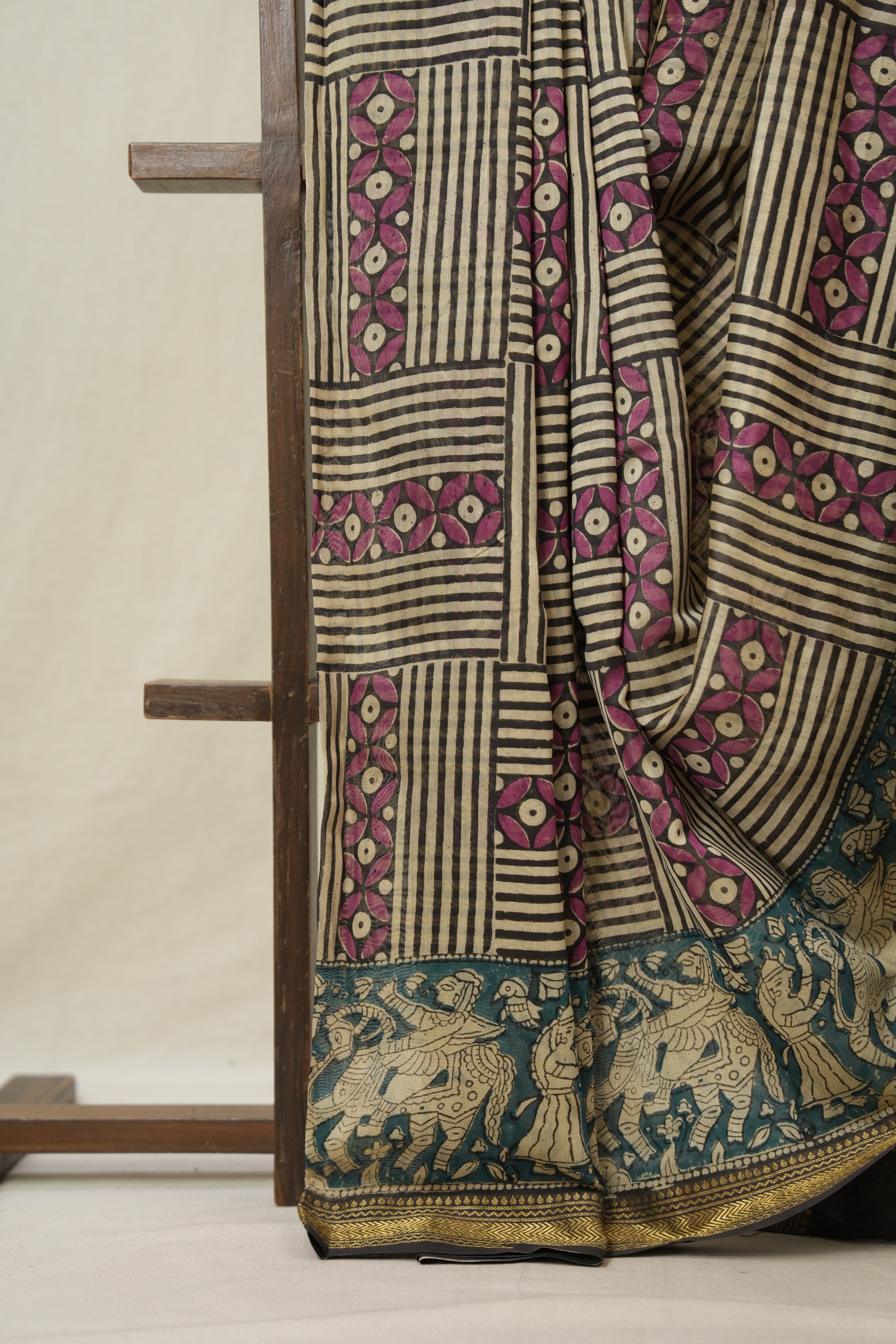 Beige Black Cotton Silk Saree With Maheshwari Border - SRBBCSS1506