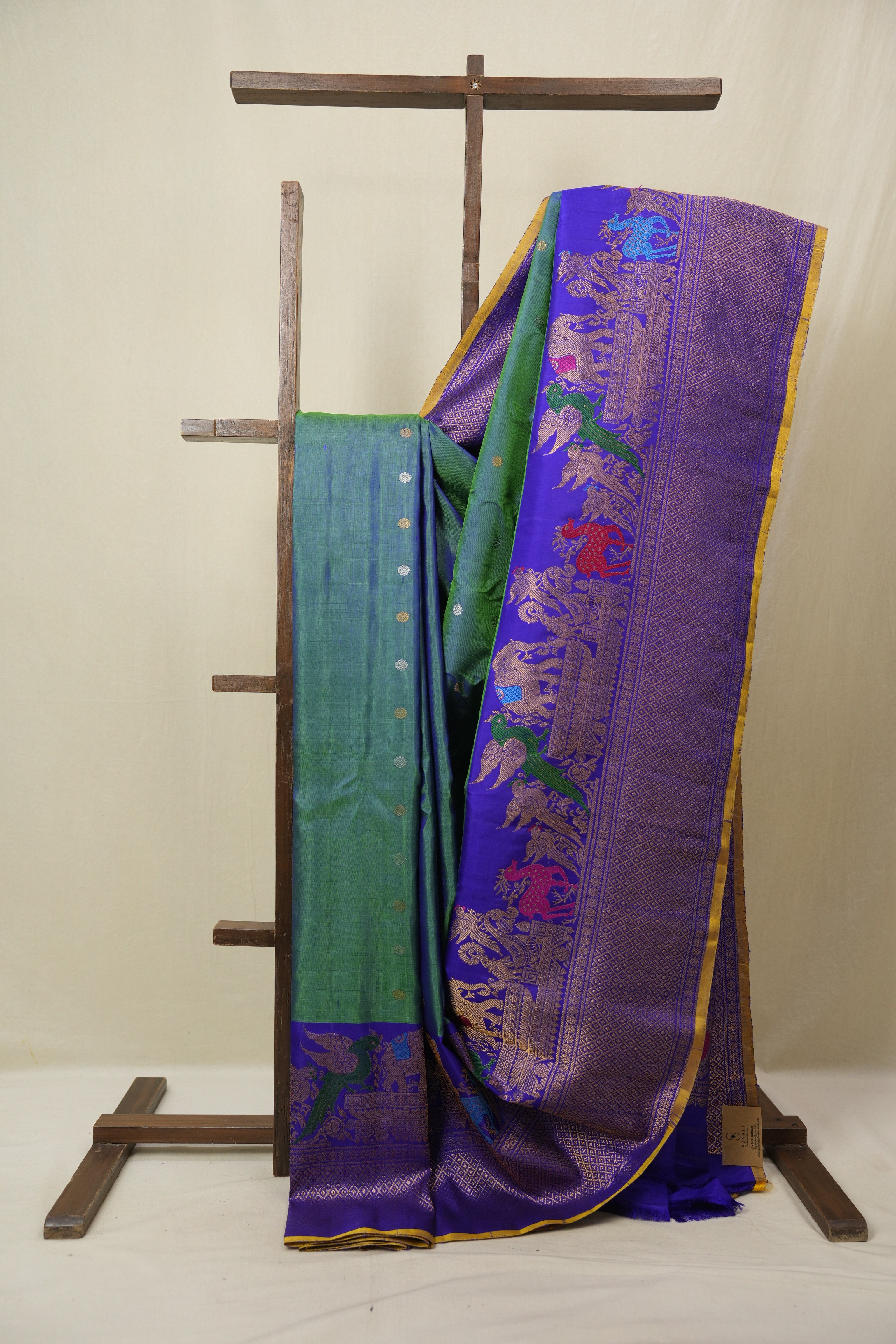 Green Gadwal Silk Saree - SRGGSS644