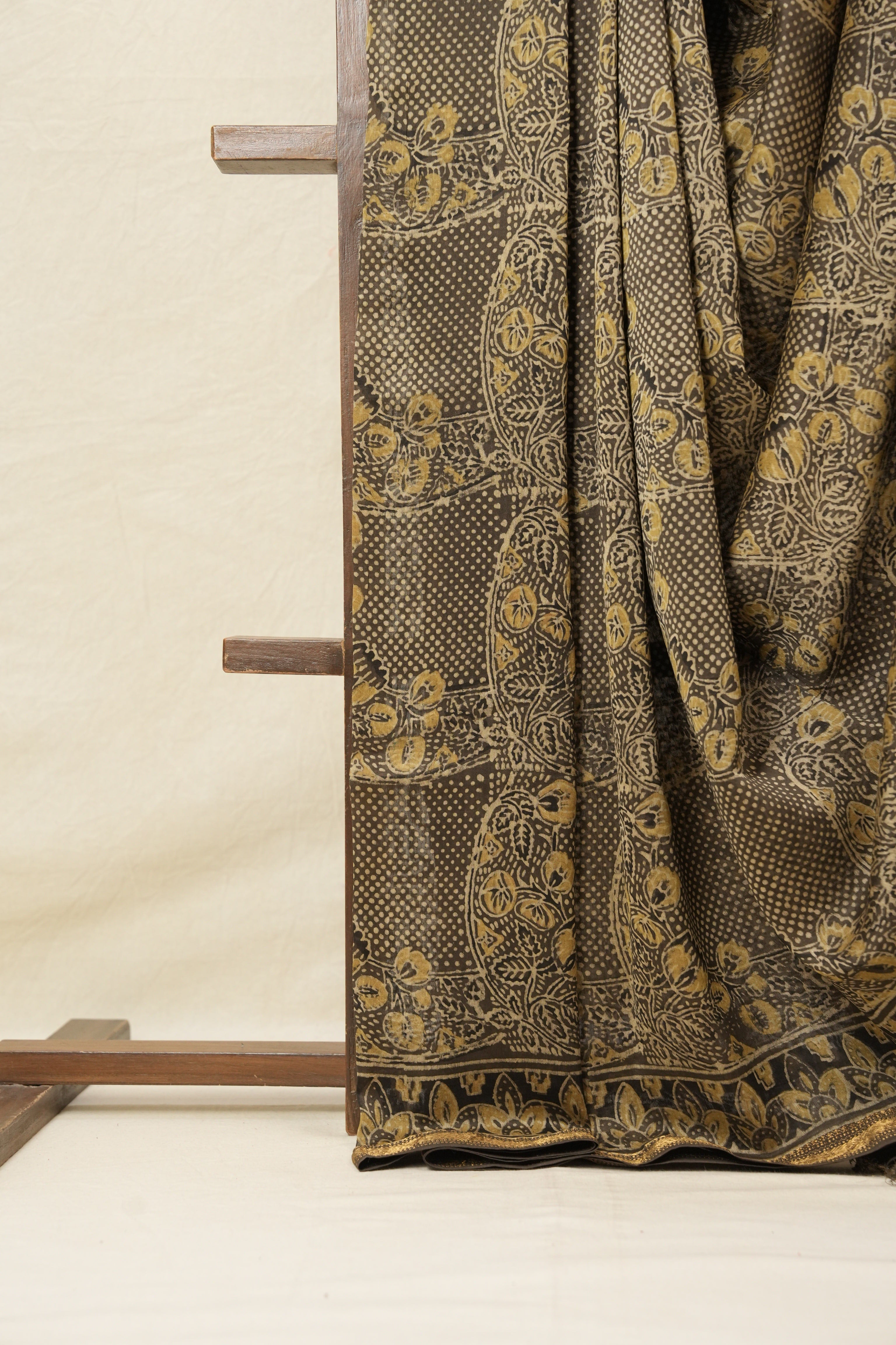 Brown HBP Cotton Silk Saree With Maheshwari Border-SRBCSCS267