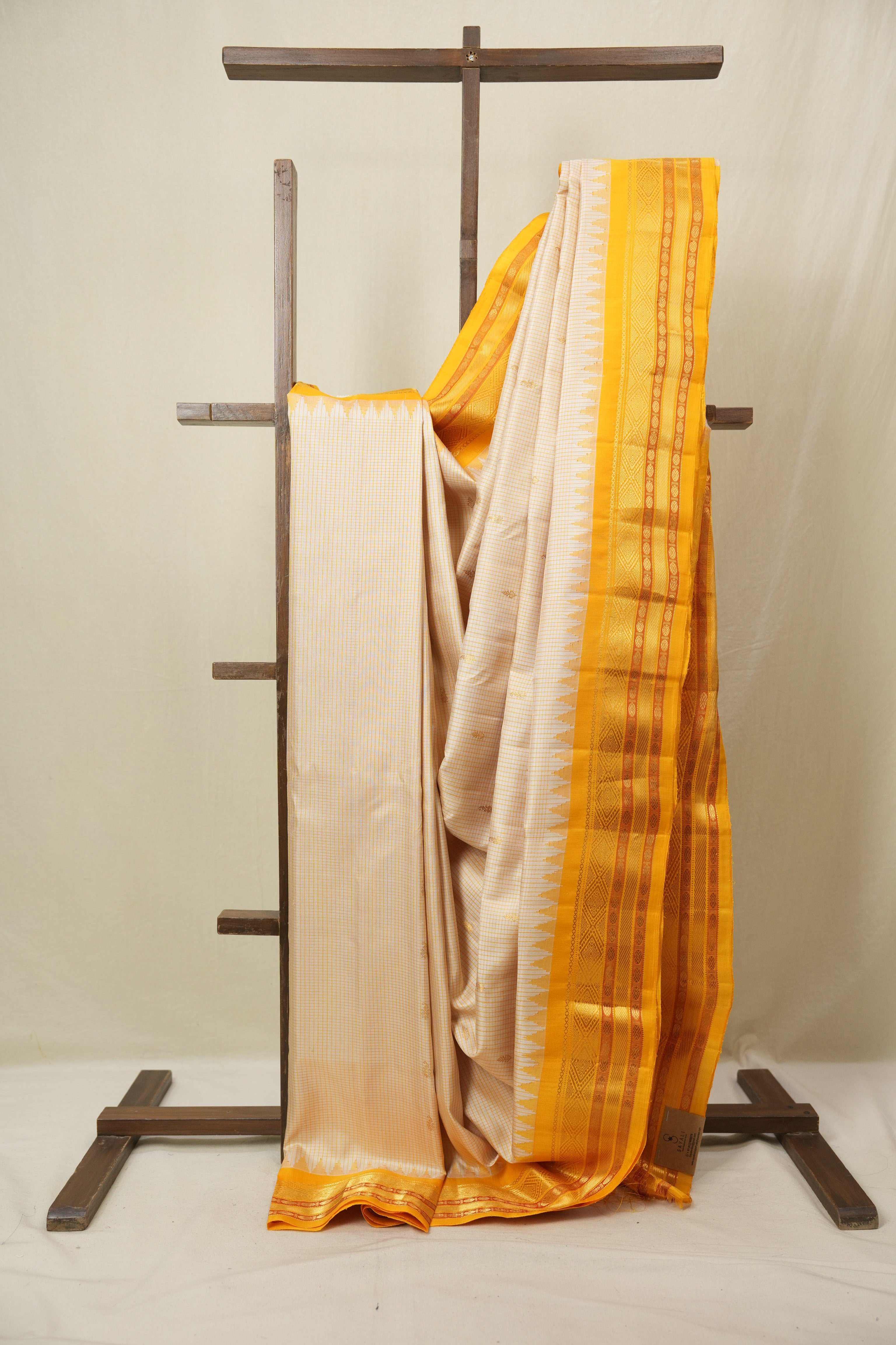 Beige Gadwal Silk Saree - SRBGSS645