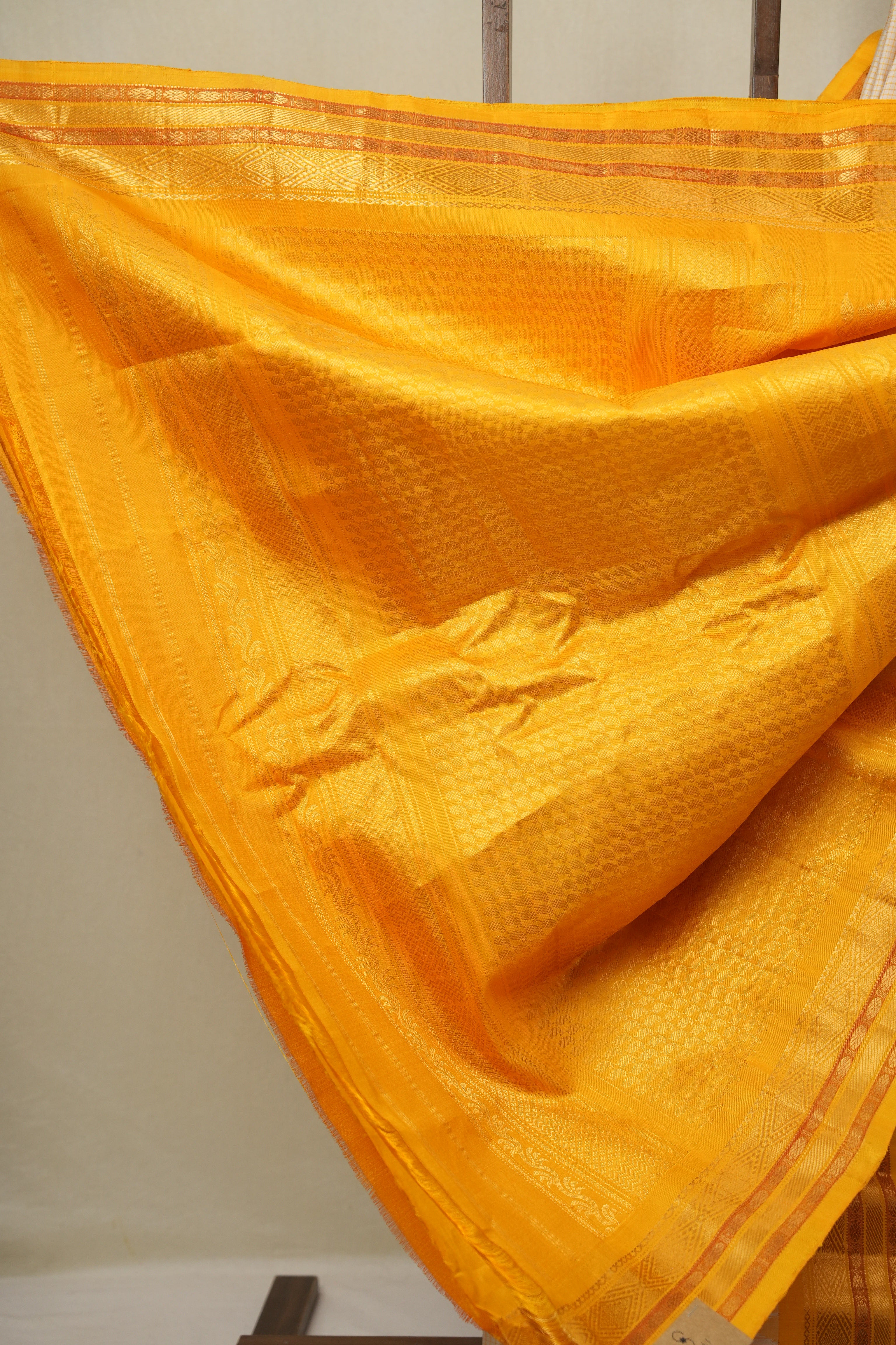 Beige Gadwal Silk Saree - SRBGSS645