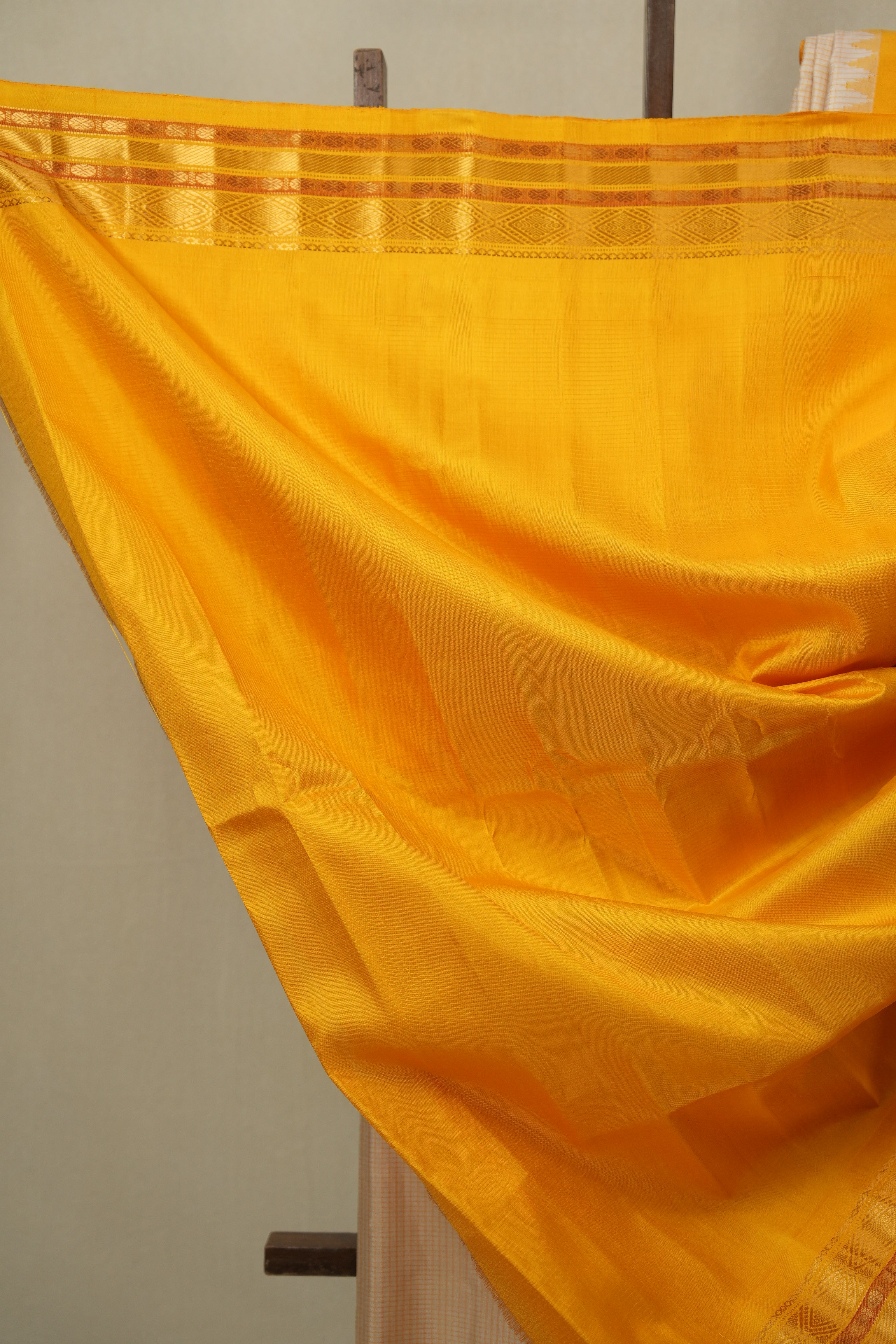 Beige Gadwal Silk Saree - SRBGSS645