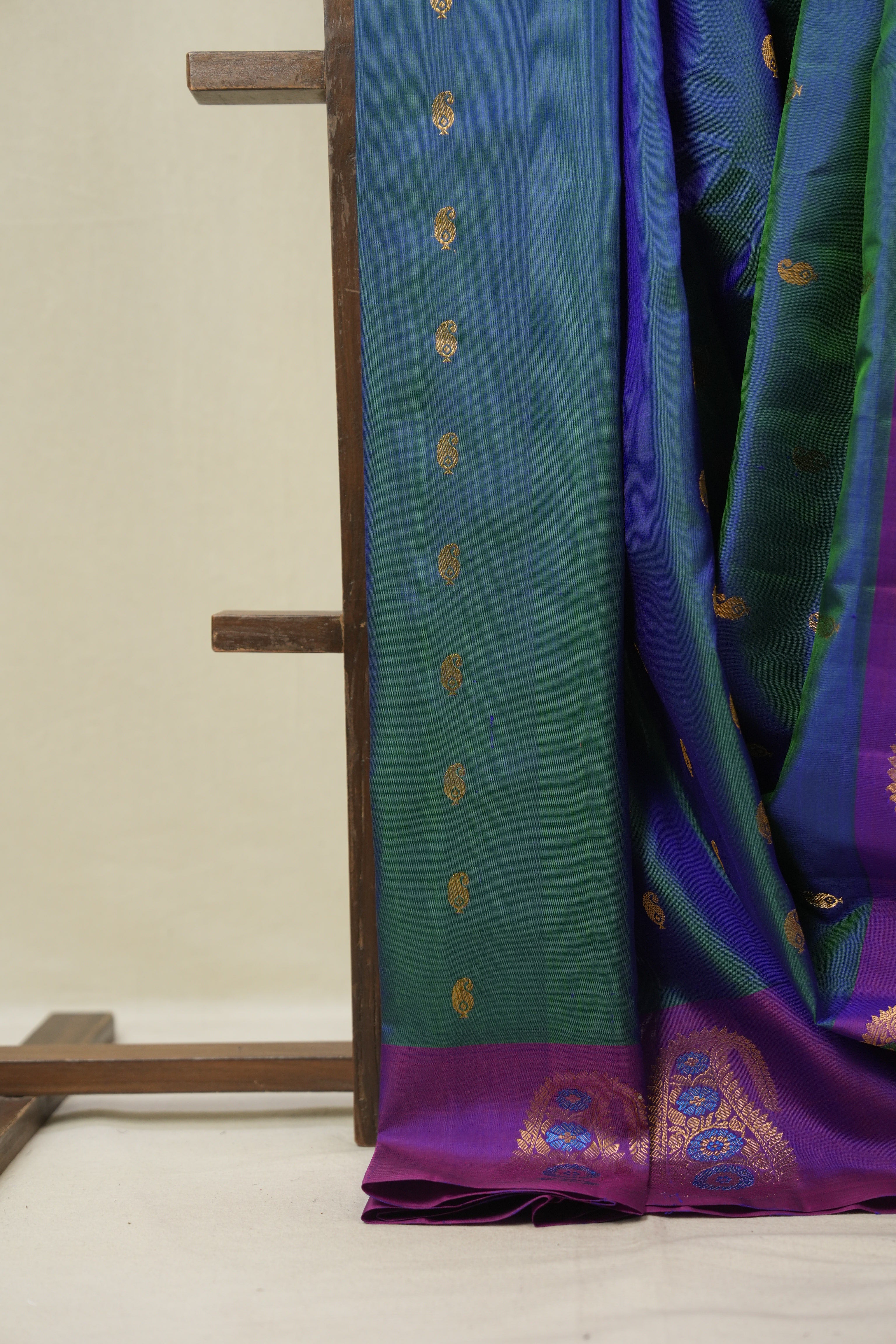 Green Gadwal Silk Saree - SRGGSS639