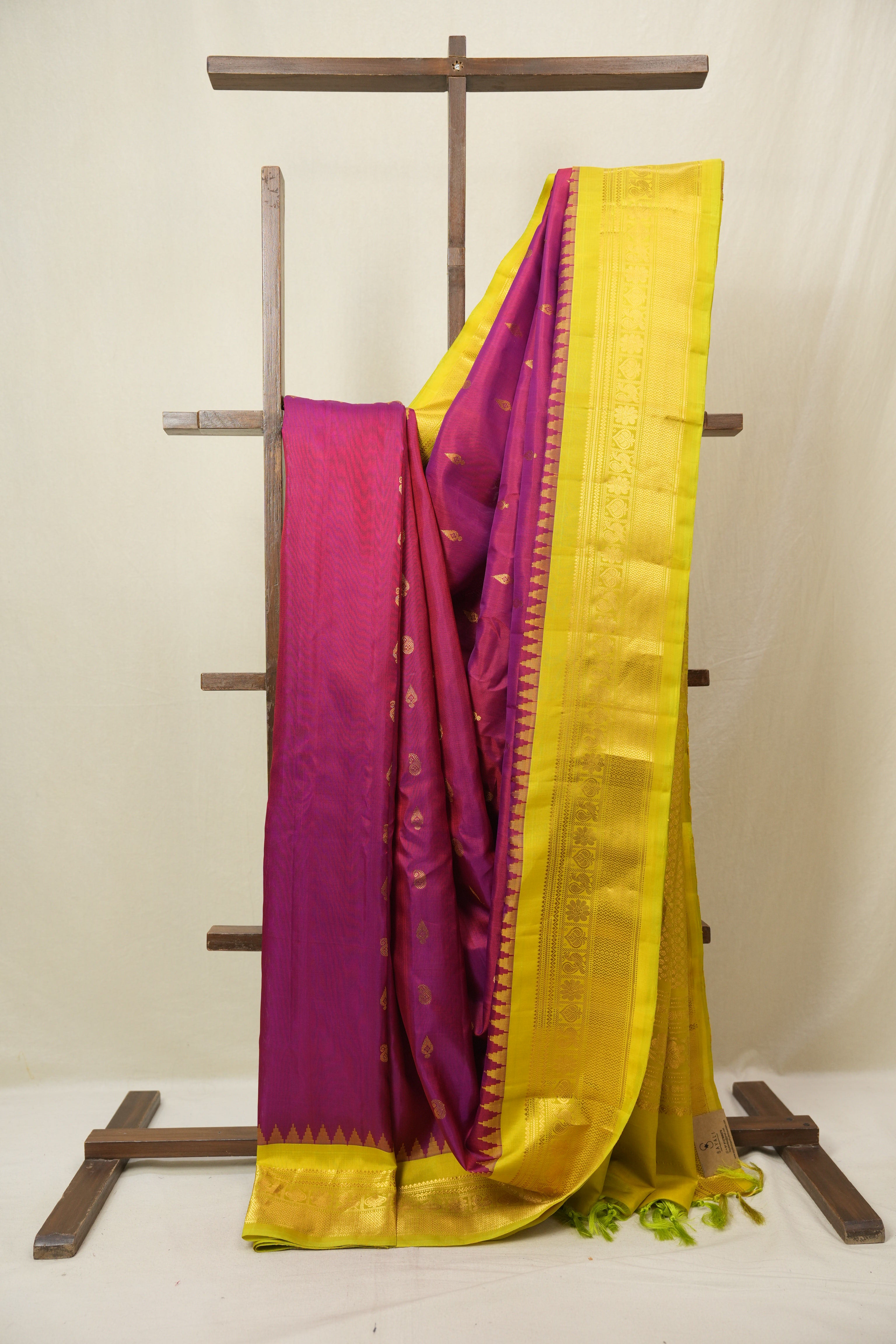 Magenta Gadwal Silk Saree - SRMGSS643