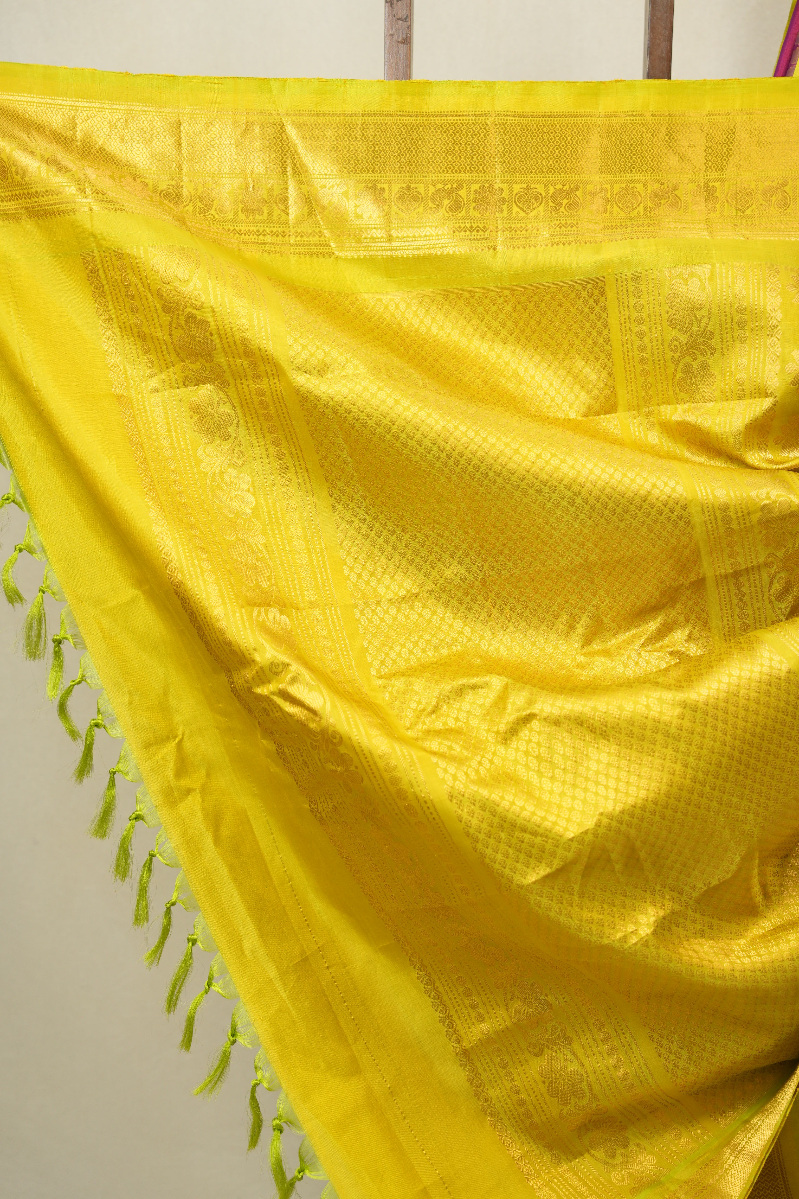 Magenta Gadwal Silk Saree - SRMGSS643