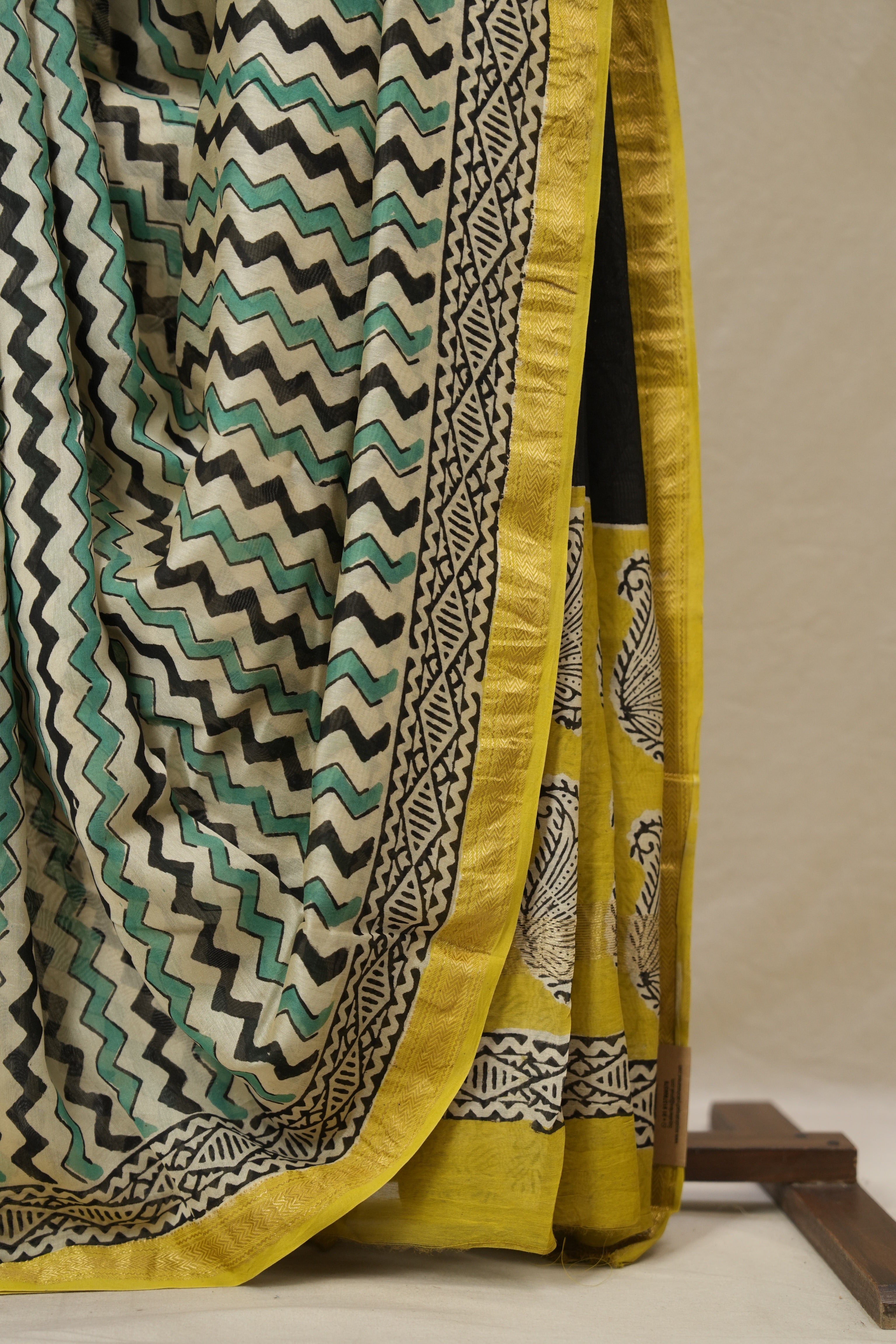 Beige Black HBP Cotton Silk Saree With Maheshwari Border - SRBBCSS1486