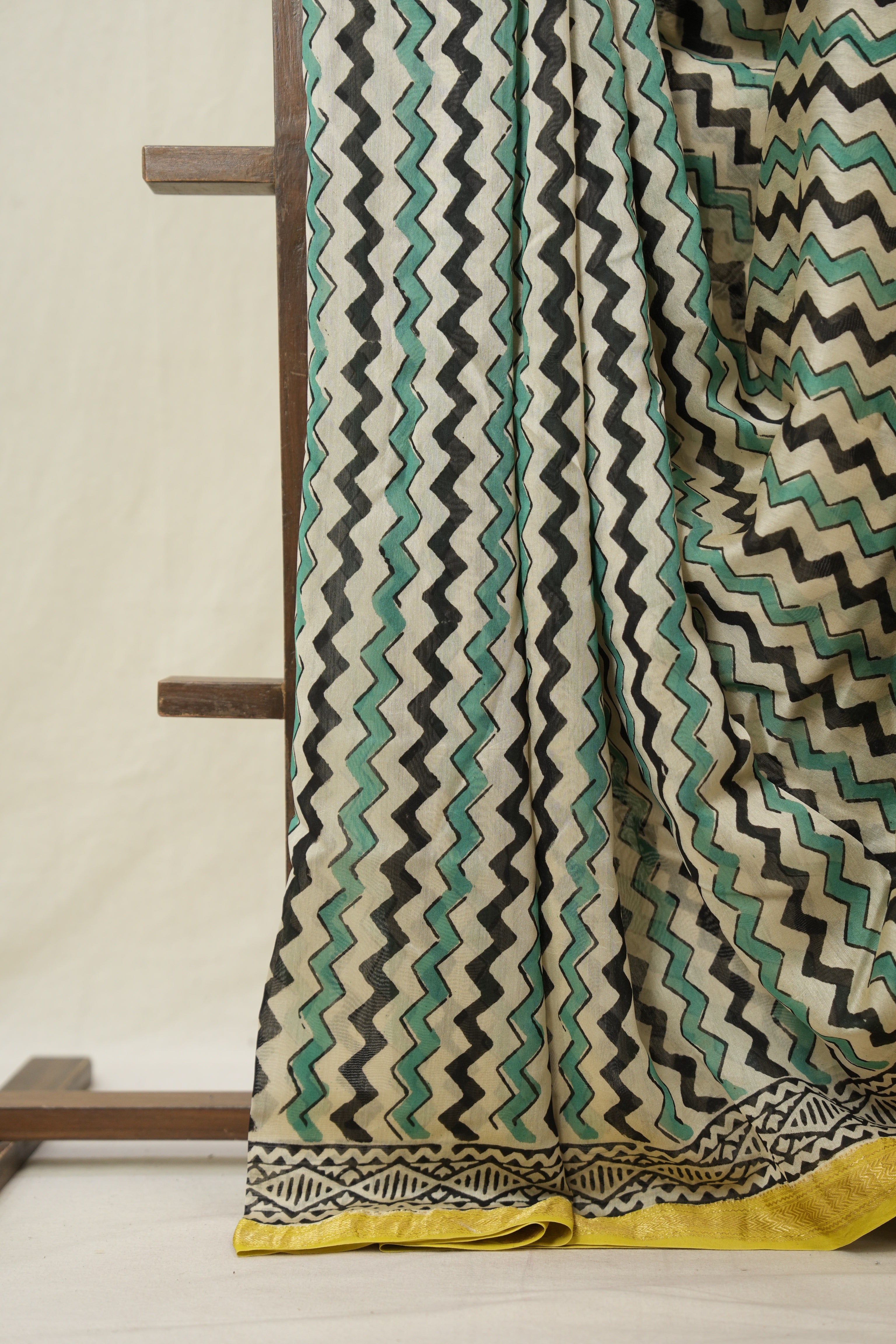 Beige Black HBP Cotton Silk Saree With Maheshwari Border - SRBBCSS1486