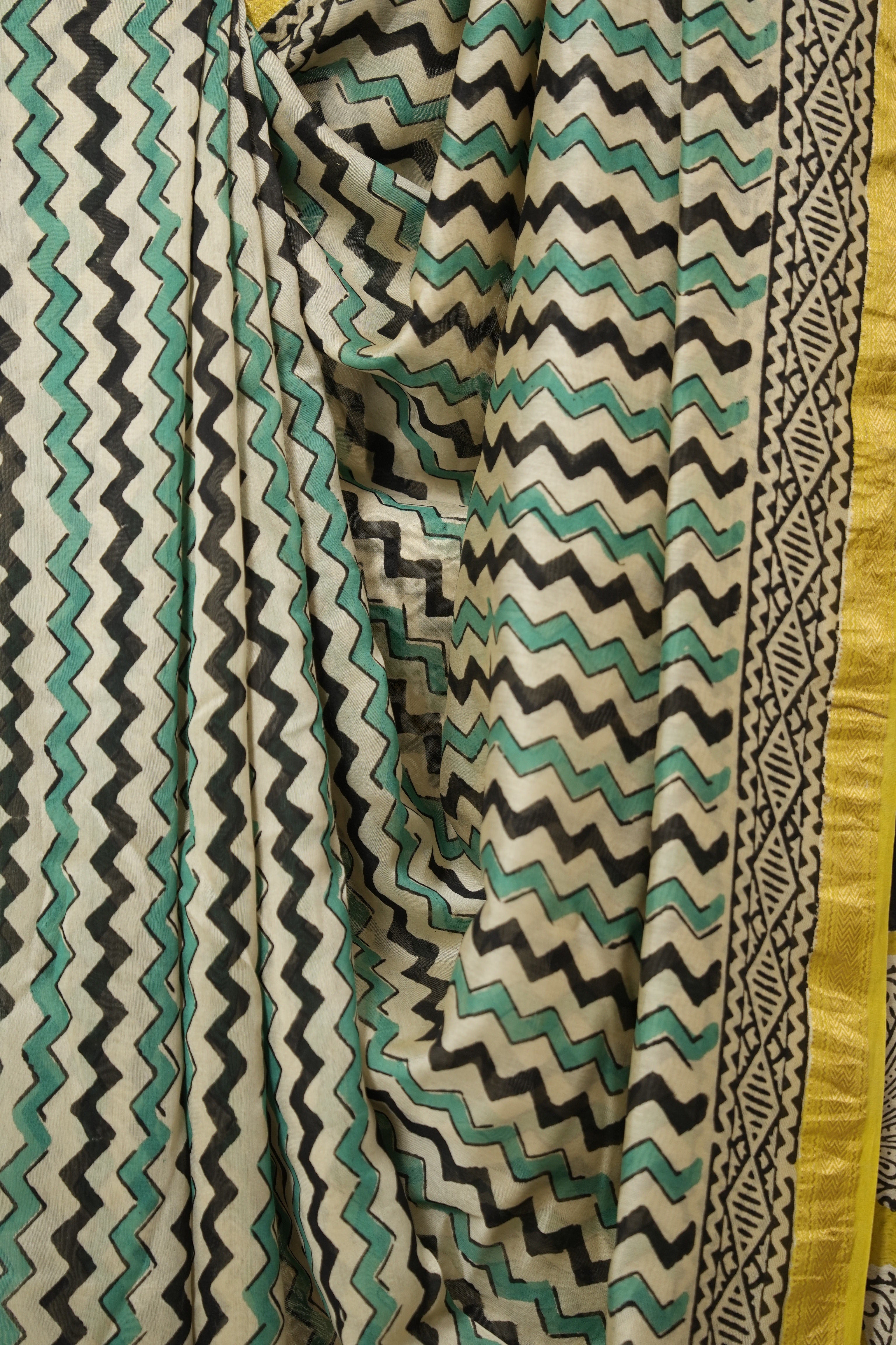 Beige Black HBP Cotton Silk Saree With Maheshwari Border - SRBBCSS1486