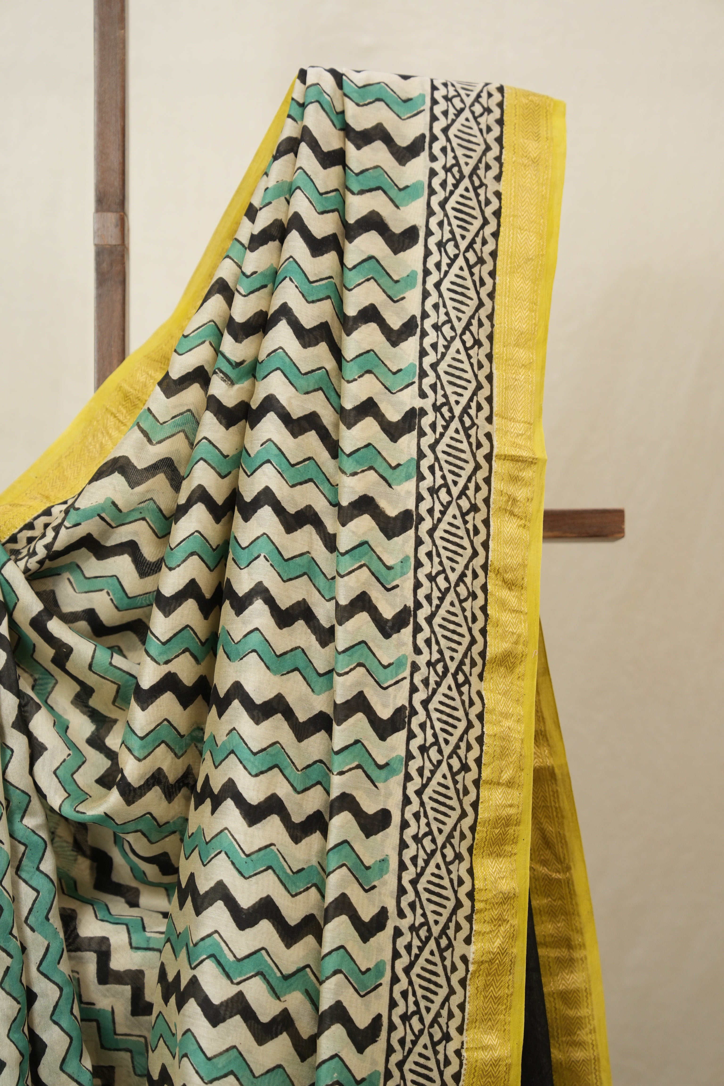 Beige Black HBP Cotton Silk Saree With Maheshwari Border - SRBBCSS1486