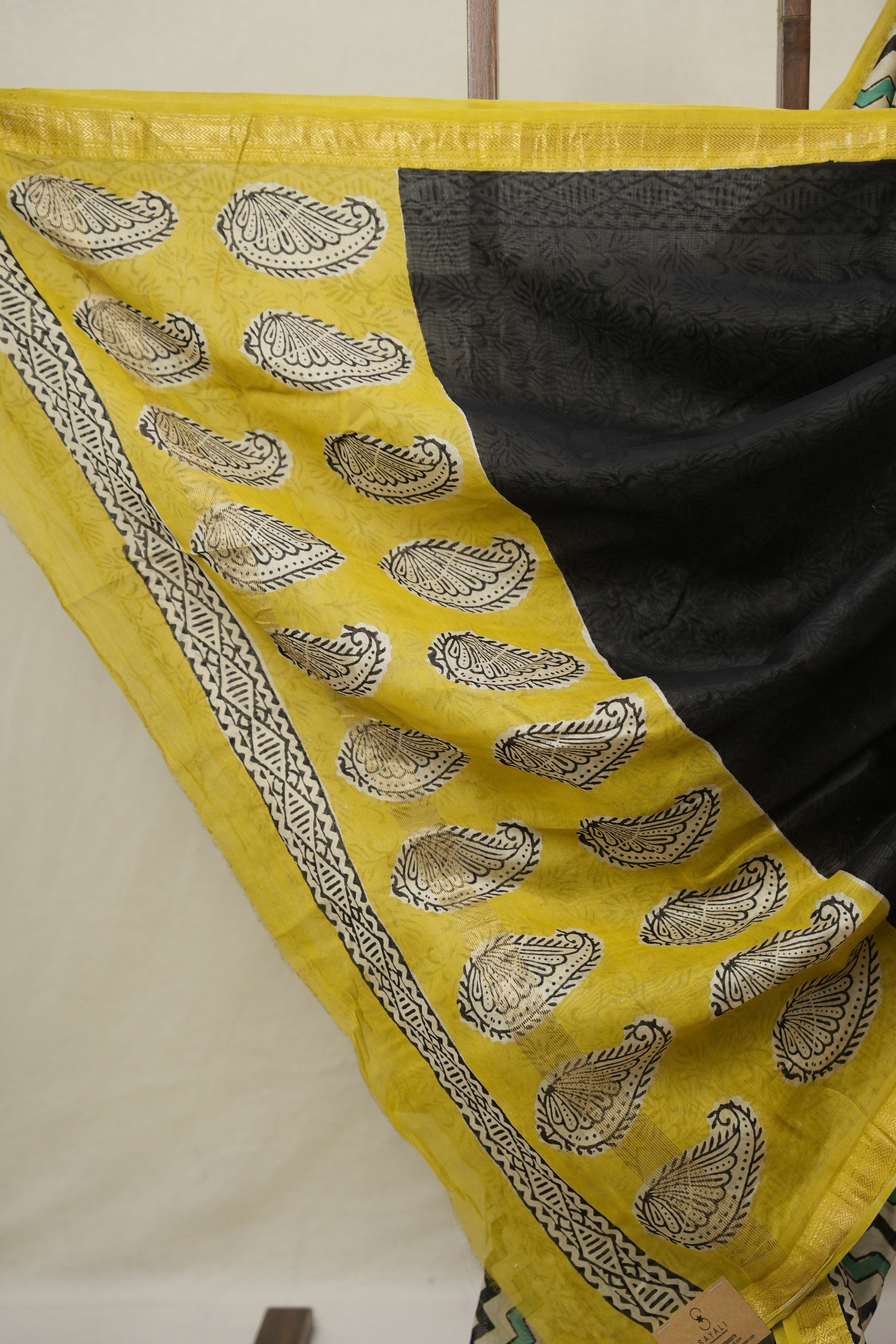 Beige Black HBP Cotton Silk Saree With Maheshwari Border - SRBBCSS1486