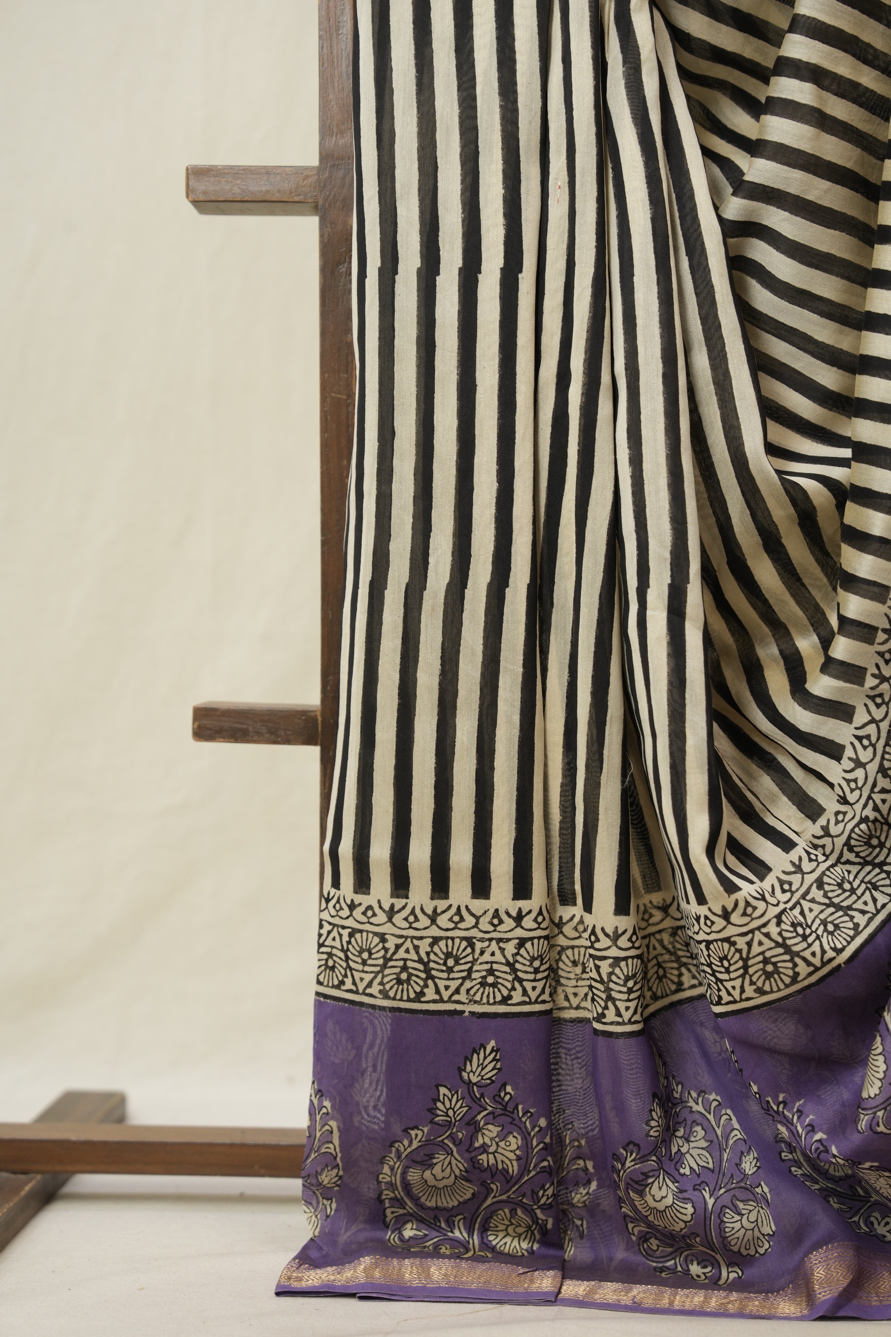 Beige-Black HBP Cotton Silk Saree With Maheshwari Border - SRBBCSS1483