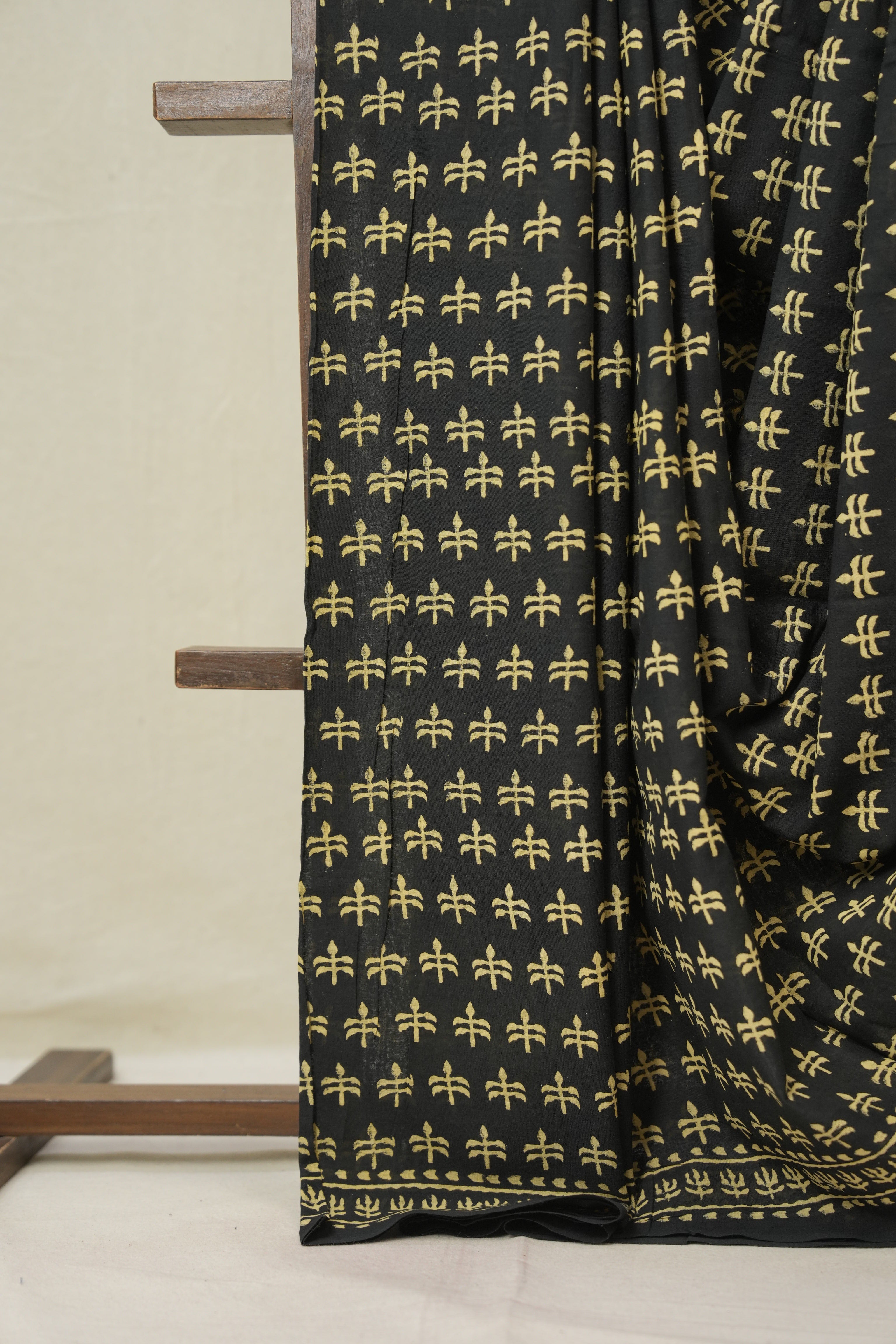 Black HBP Cotton Saree - SRBCS3318