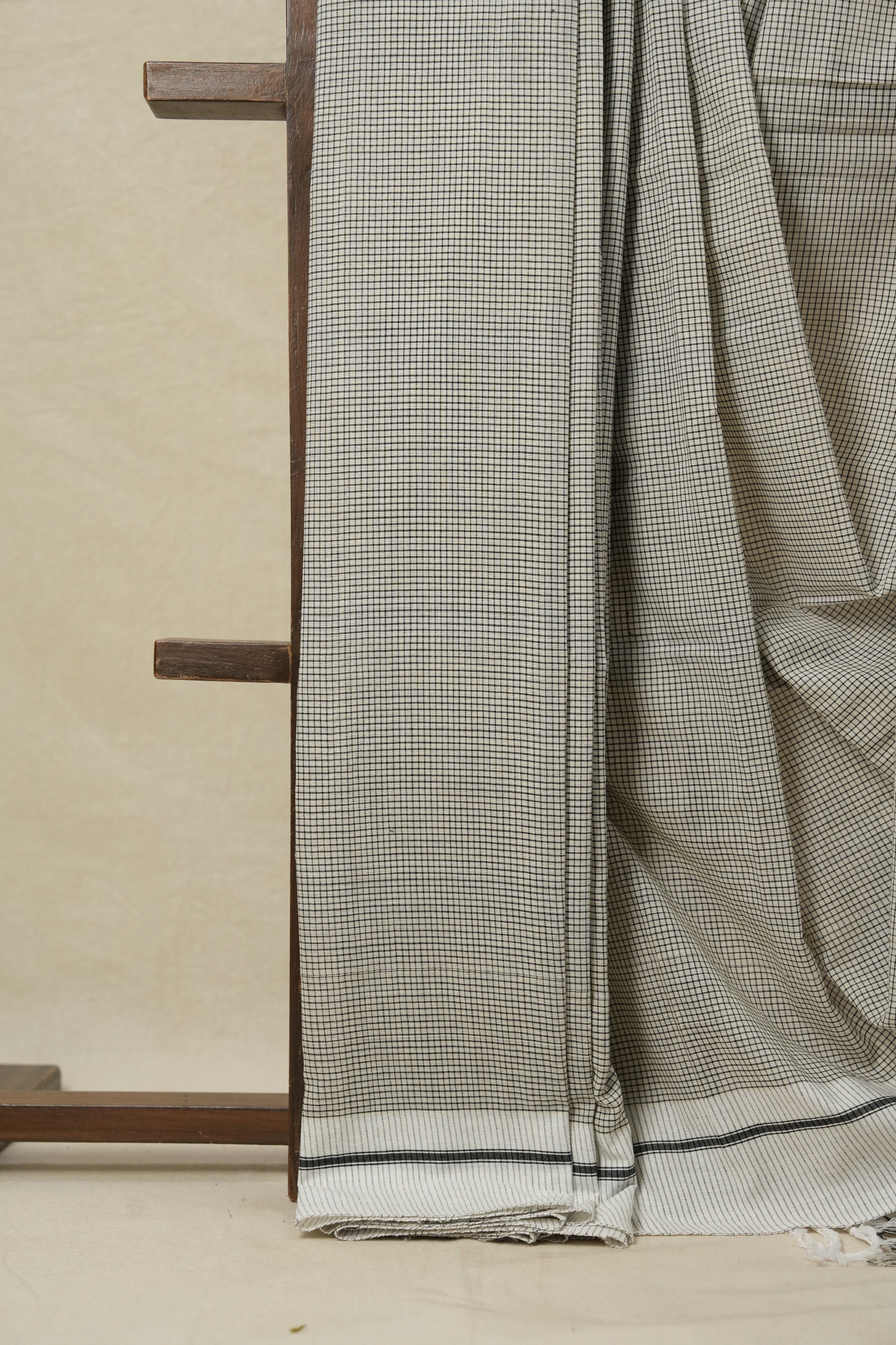 Off White Small Checks Cotton Patteda Anchu Saree - SROWPAS94