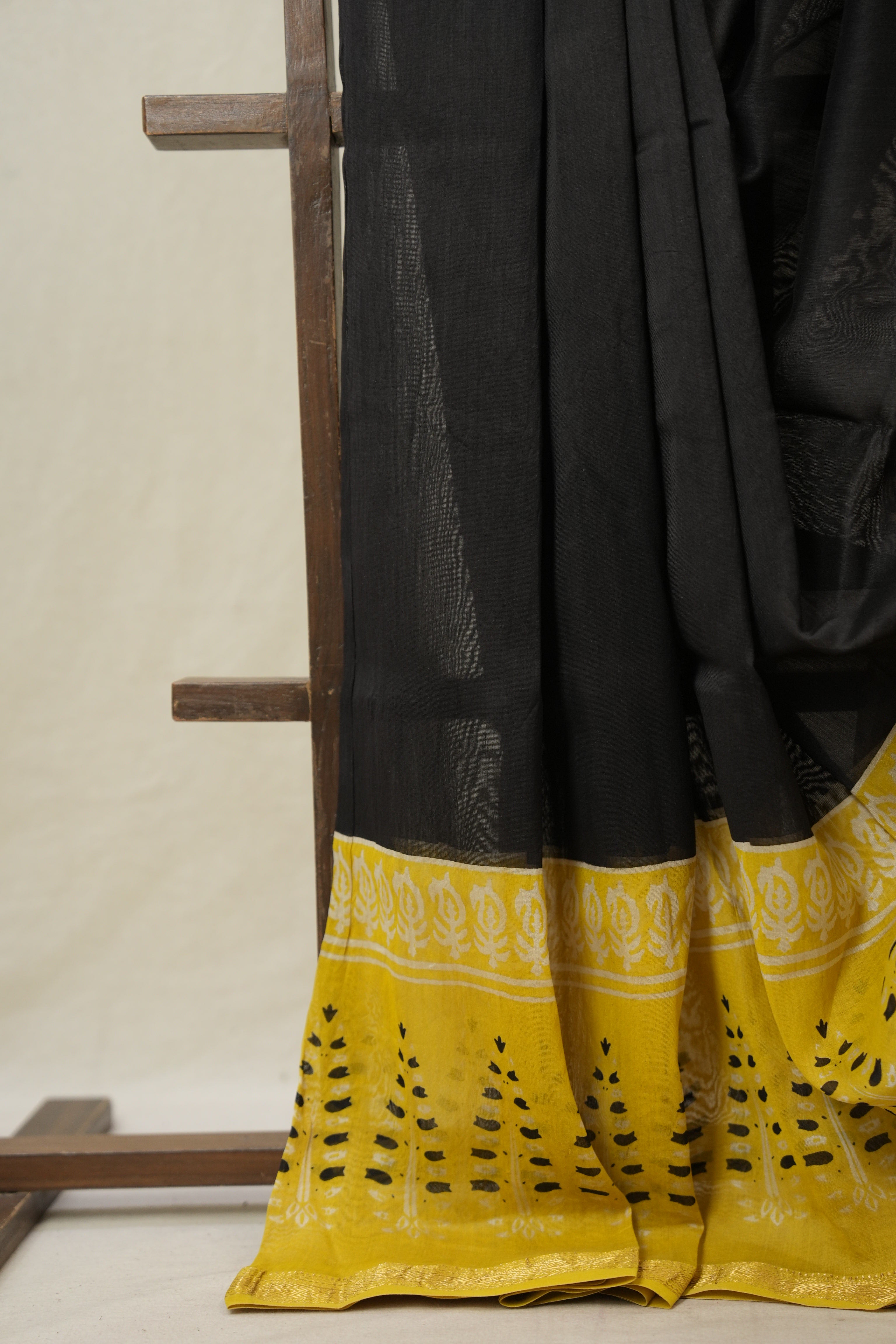 Black Cotton Silk Saree With Maheshwari Border - SRBCSS1494