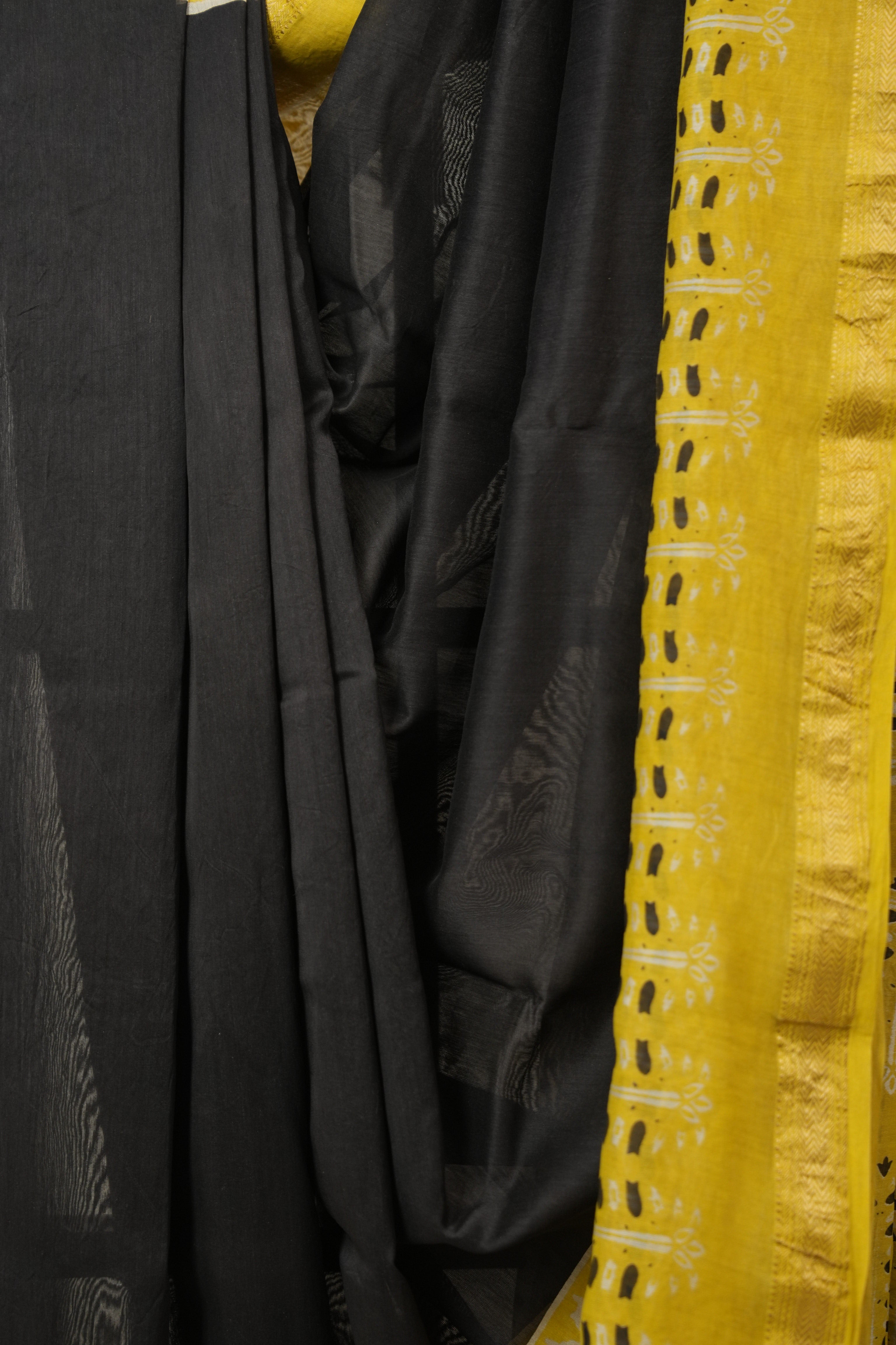 Black Cotton Silk Saree With Maheshwari Border - SRBCSS1494