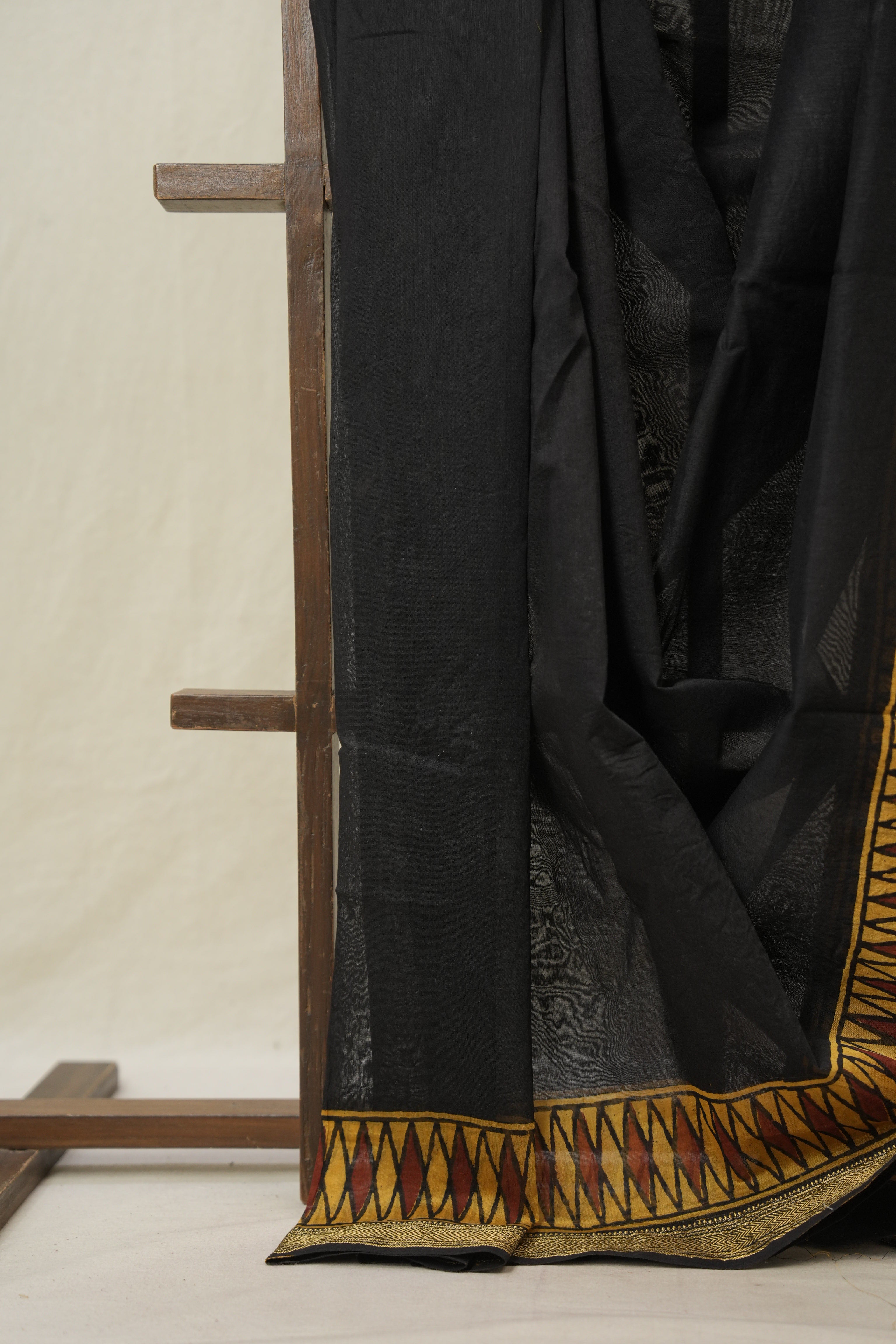 Black Cotton Silk Saree With Maheshwari Border - SRBCSS1493