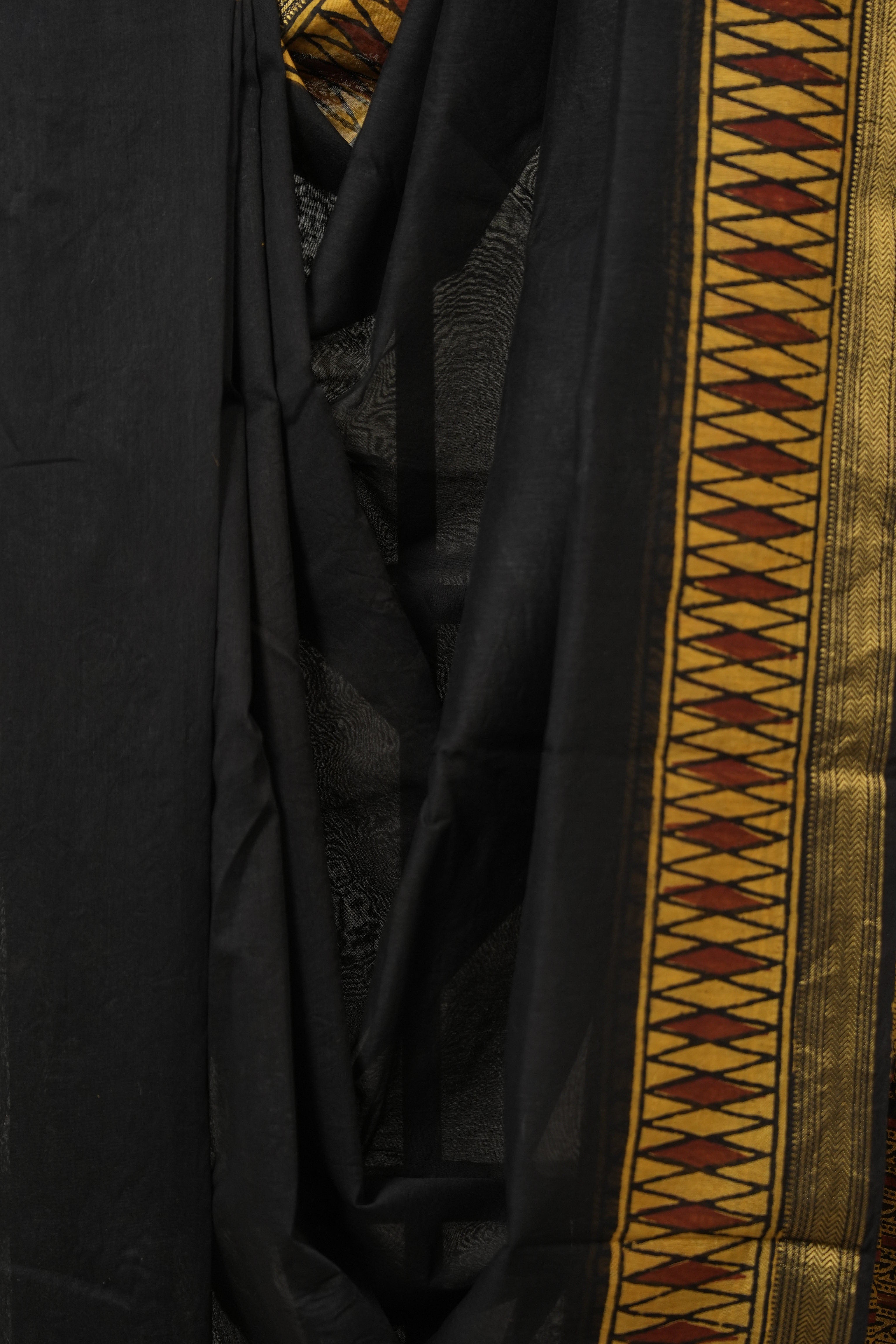 Black Cotton Silk Saree With Maheshwari Border - SRBCSS1493