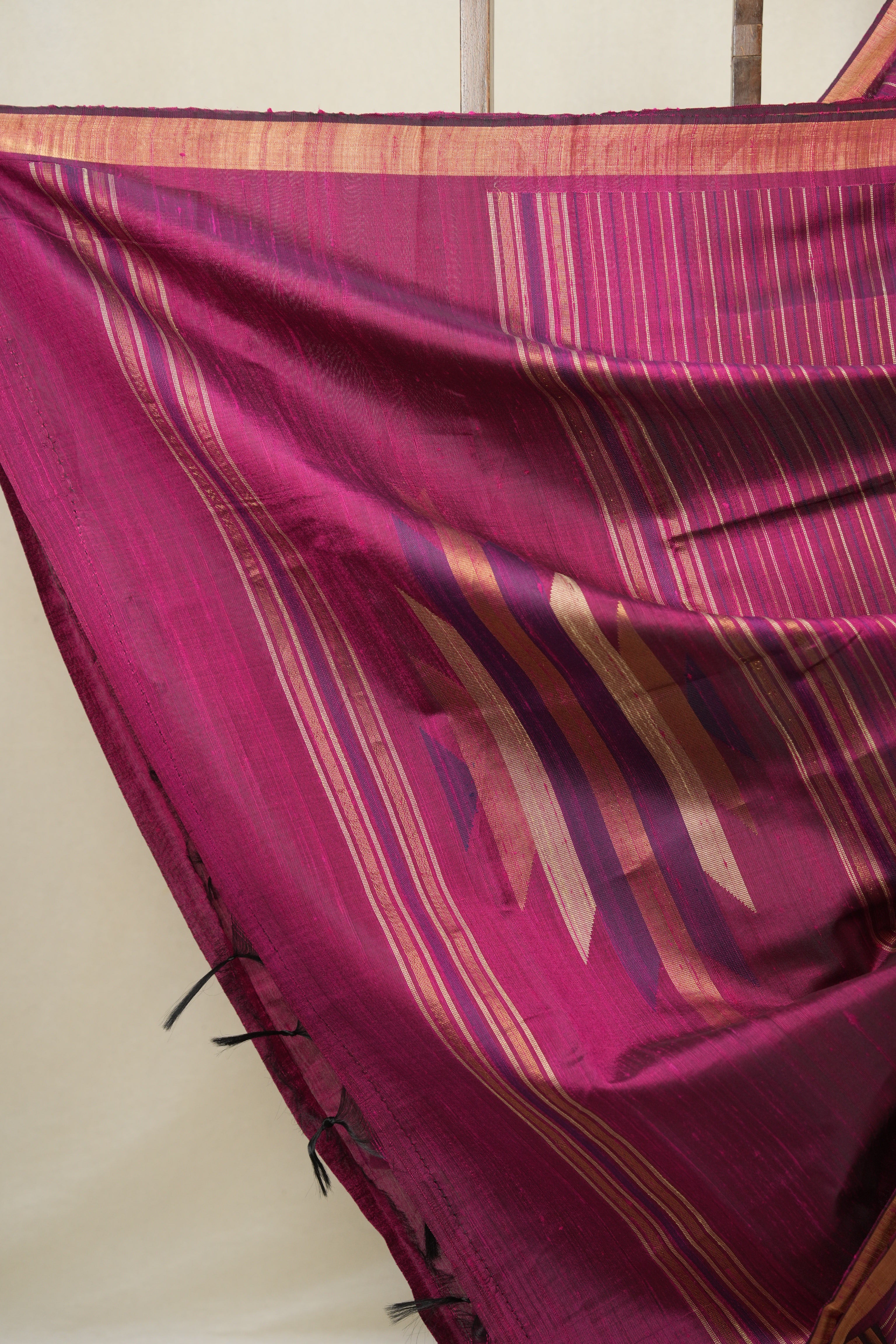 Magenta Raw Silk Saree - SRMRSS987