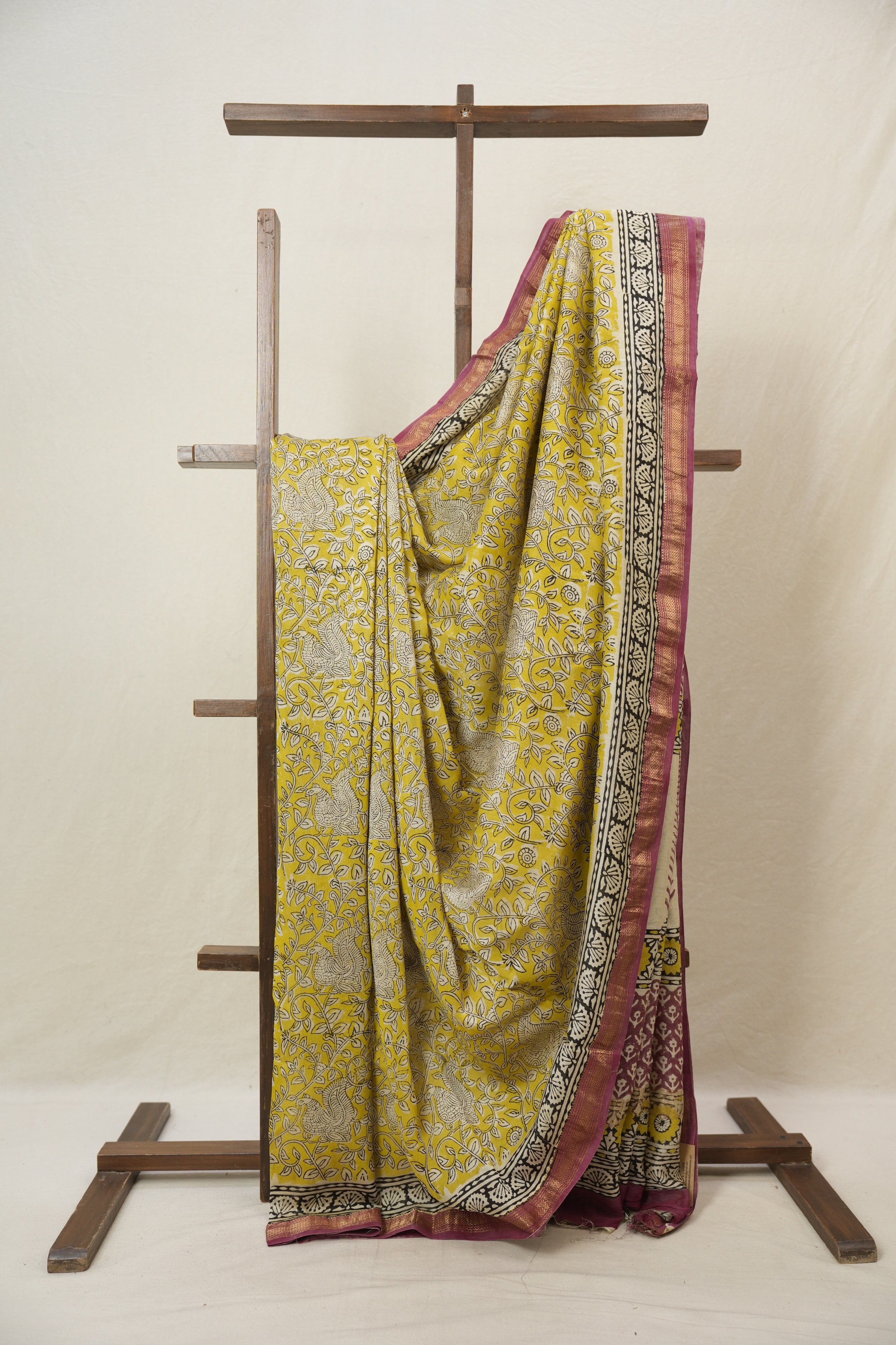 Yellow HBP Cotton Silk Saree With Maheshwari Border - SRYCSS1479