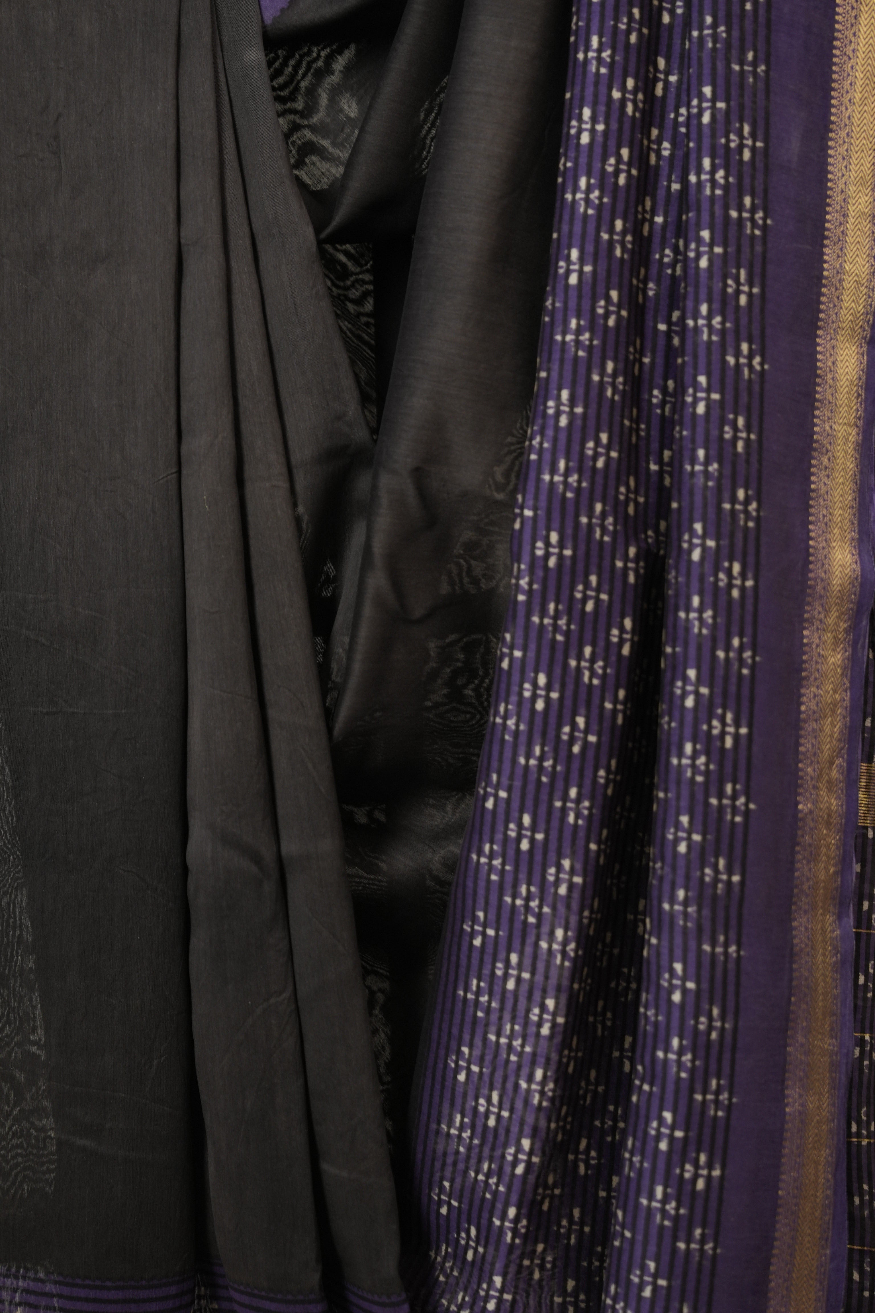 Black HBP Cotton Silk Saree With Maheshwari Border - SRBCSS1482
