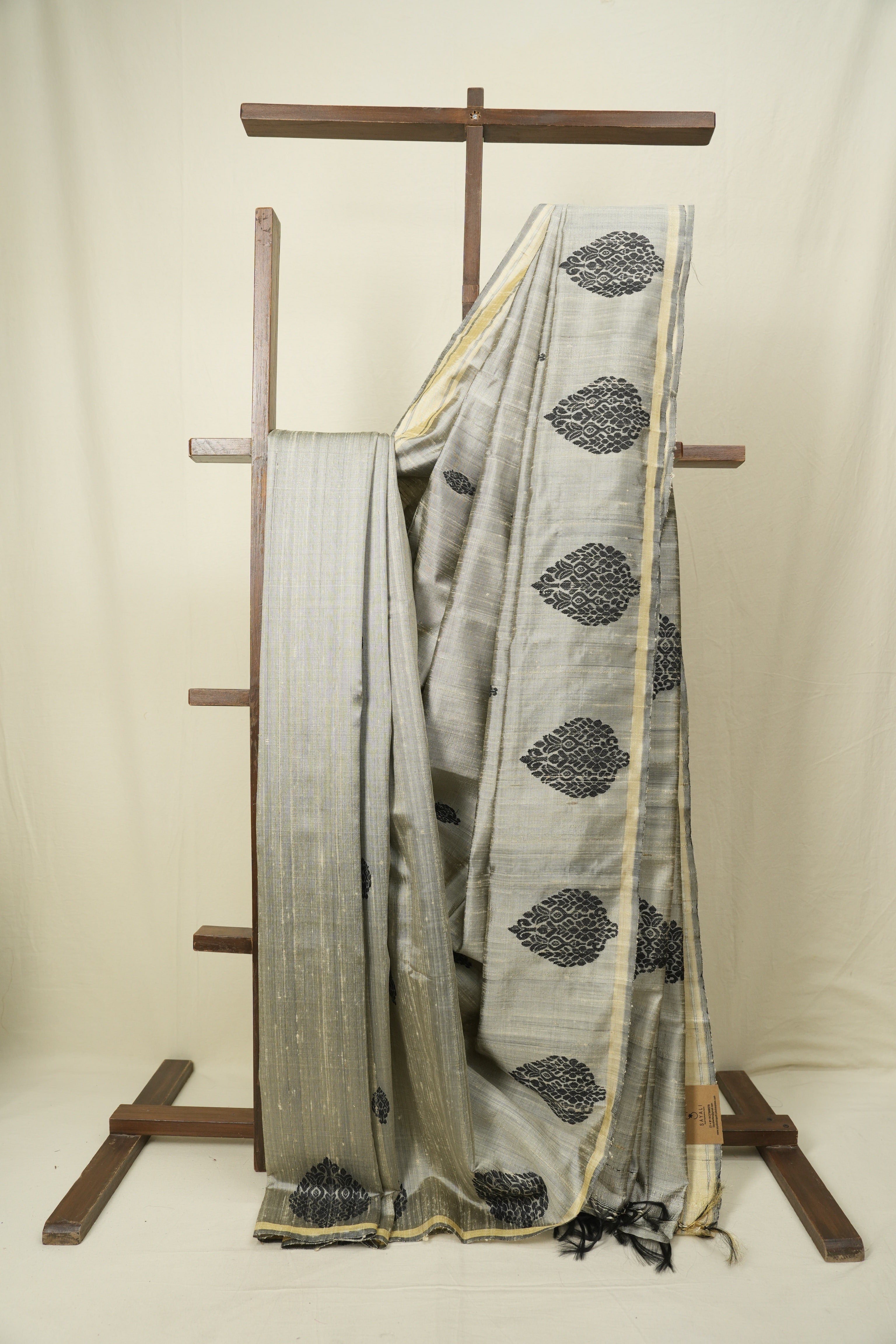 Silver Raw Silk Saree - SRSRSS1077