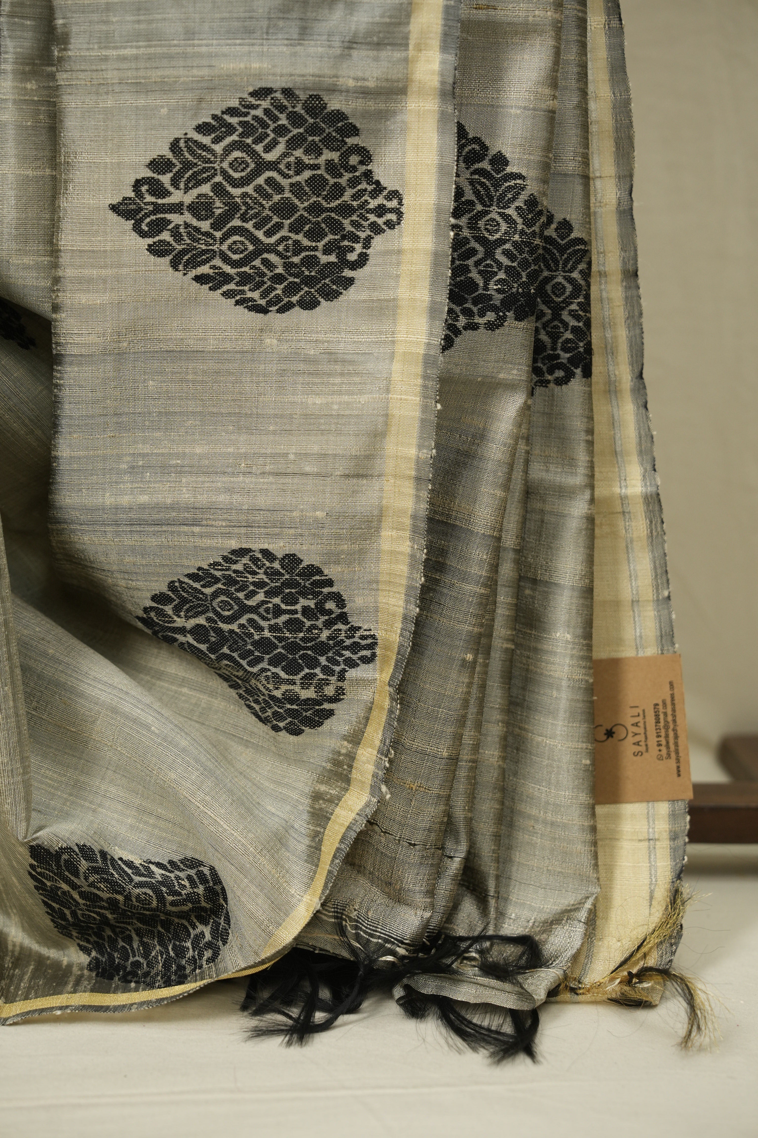 Silver Raw Silk Saree - SRSRSS1077