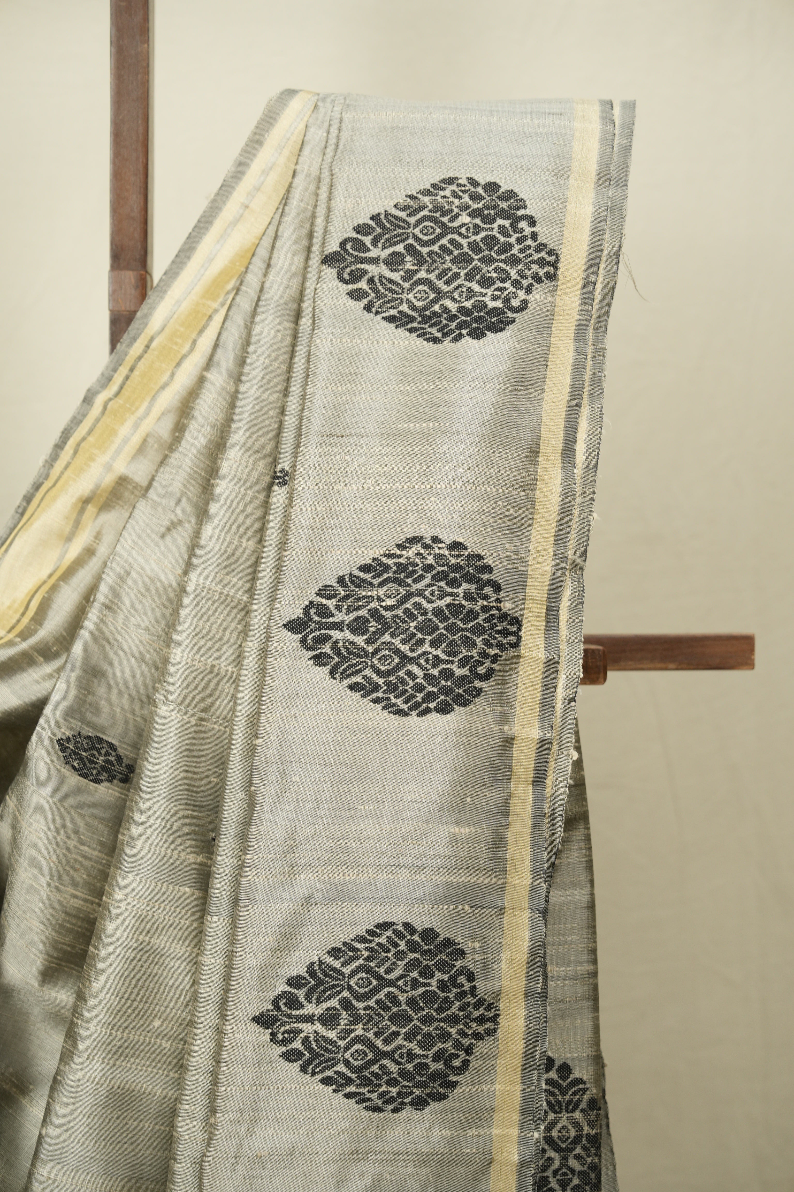 Silver Raw Silk Saree - SRSRSS1077